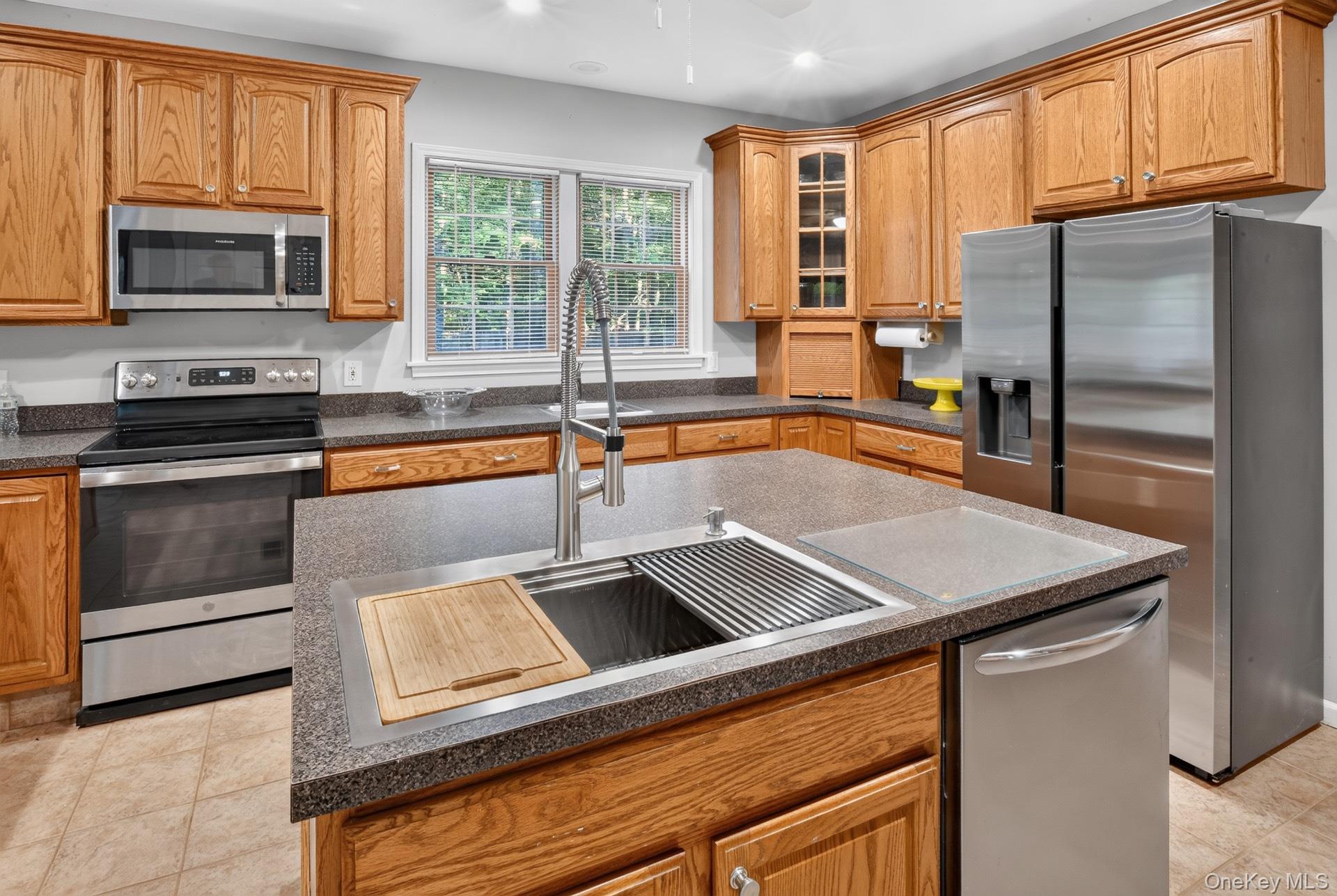 41 Tredwell Lane – For Rent photo 3