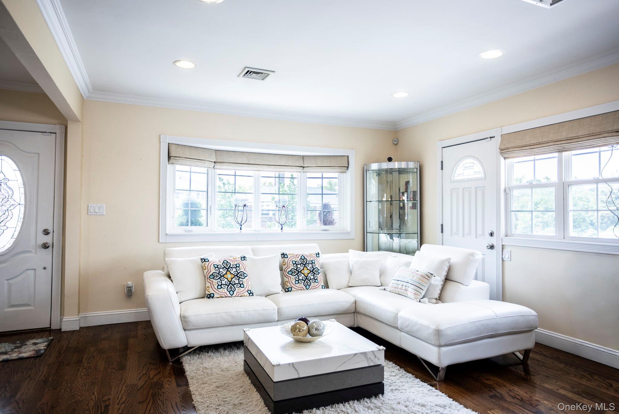 198-31 Pompeii Avenue – For Sale photo 5
