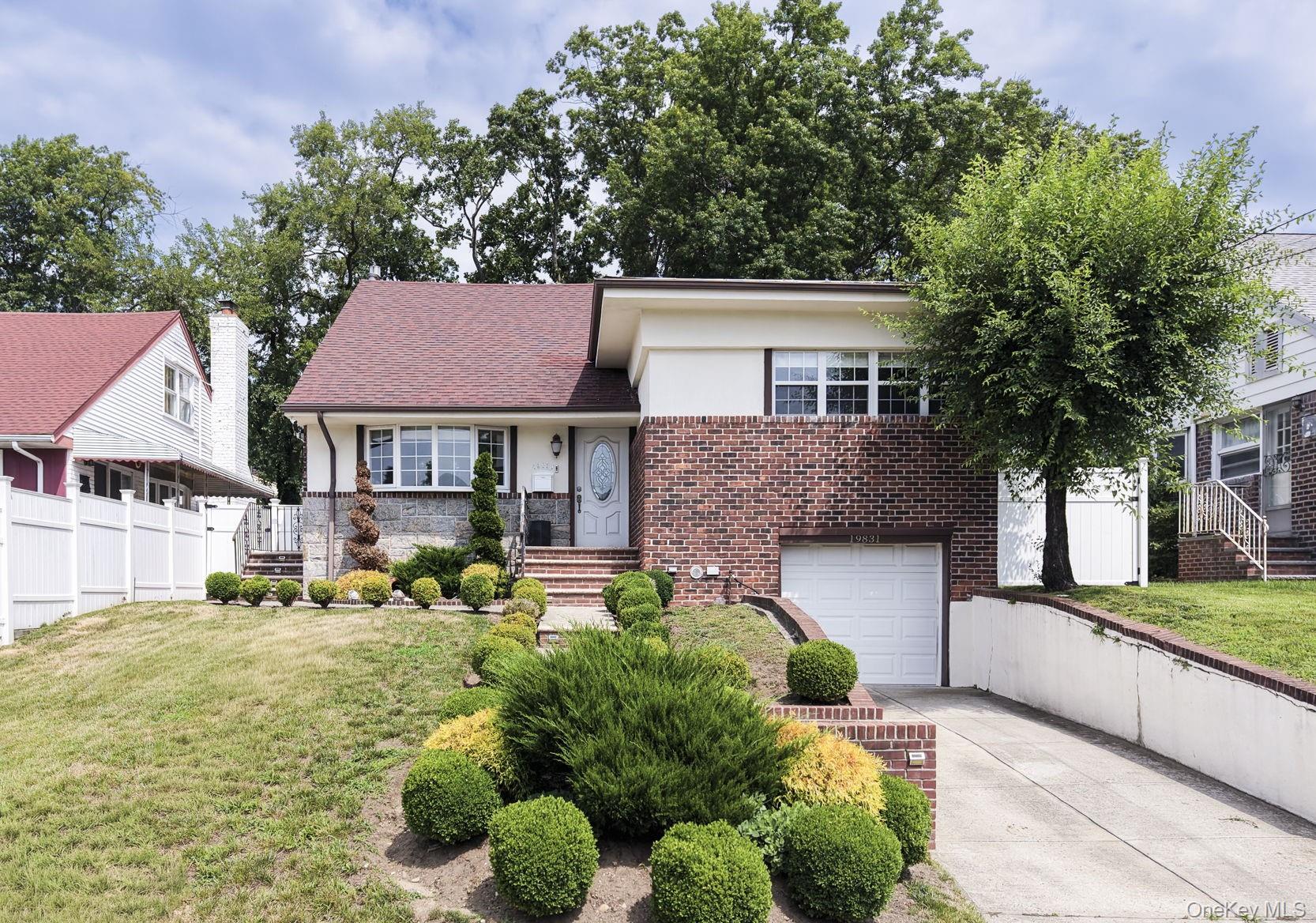 198-31 Pompeii Avenue – For Sale