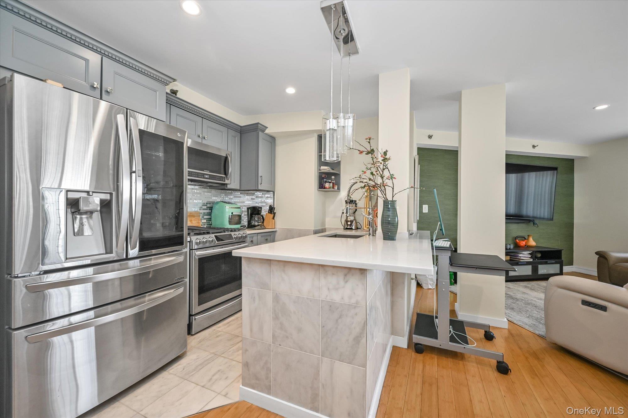 81-14 Queens Boulevard, Unit PH6C photo 7