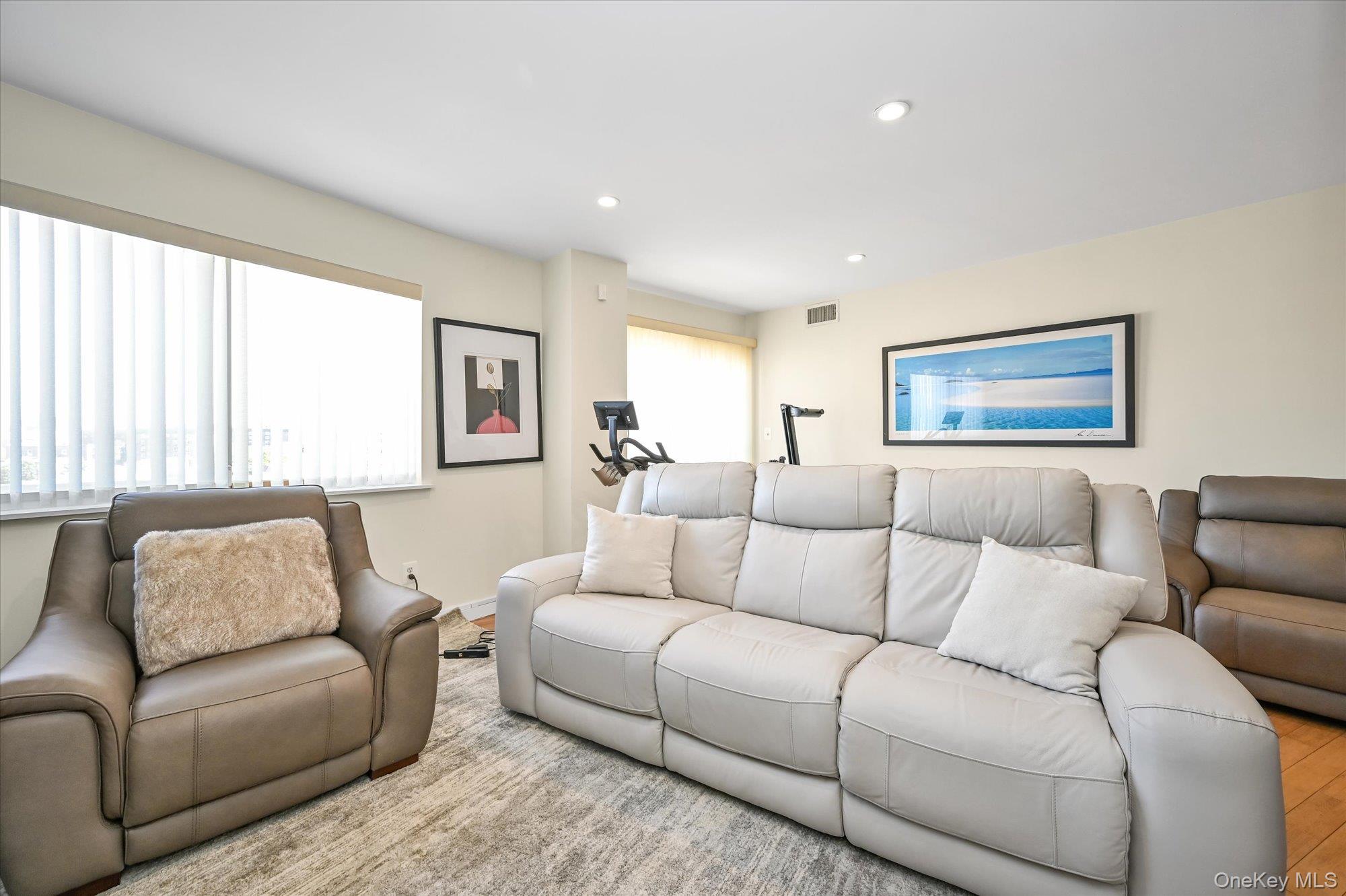 81-14 Queens Boulevard, Unit PH6C photo 3
