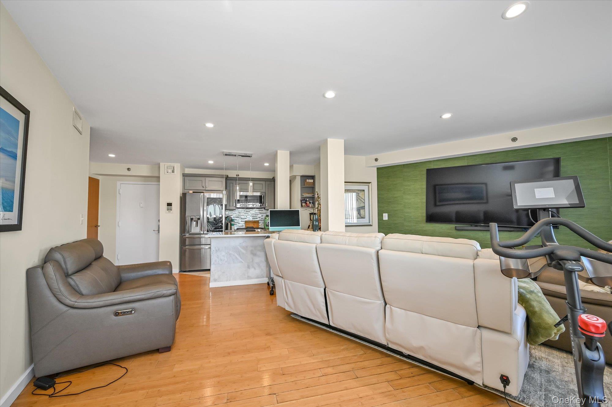 81-14 Queens Boulevard, Unit PH6C photo 5