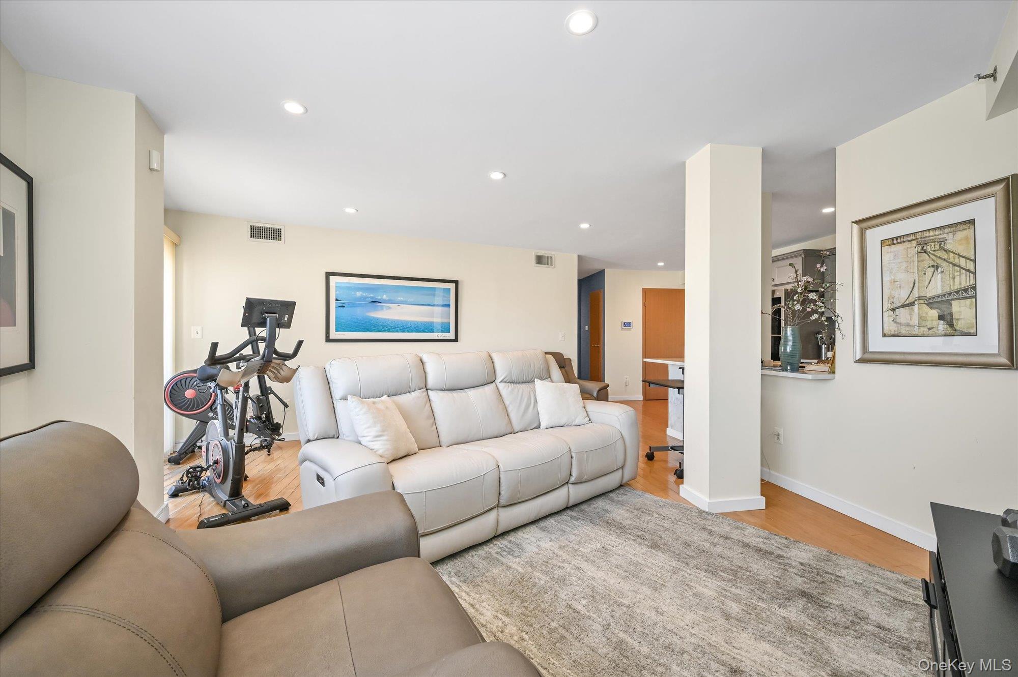 81-14 Queens Boulevard, Unit PH6C photo 4