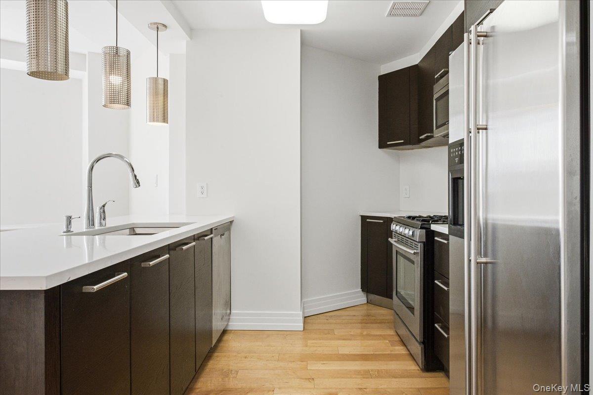 64-05 Yellowstone Boulevard, Unit PH504 photo 6