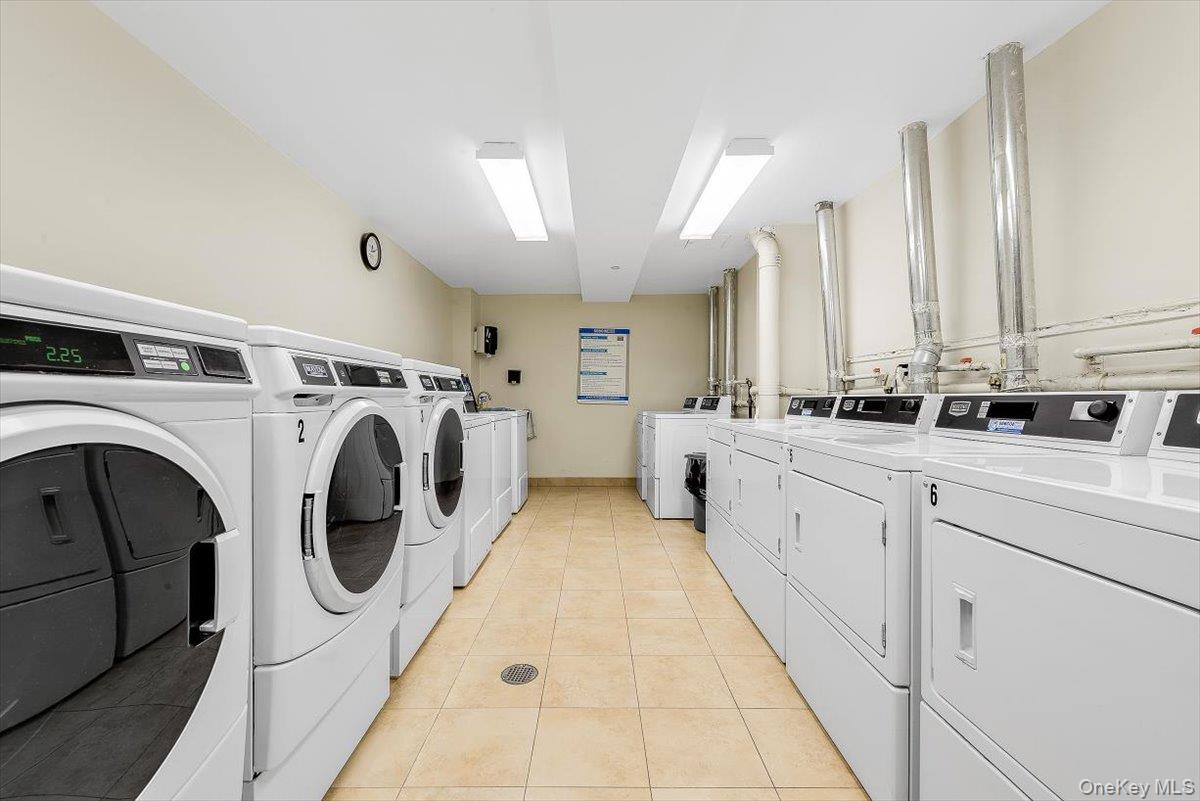 64-05 Yellowstone Boulevard, Unit PH504 photo 25