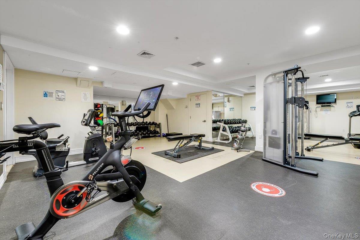 64-05 Yellowstone Boulevard, Unit PH504 photo 27