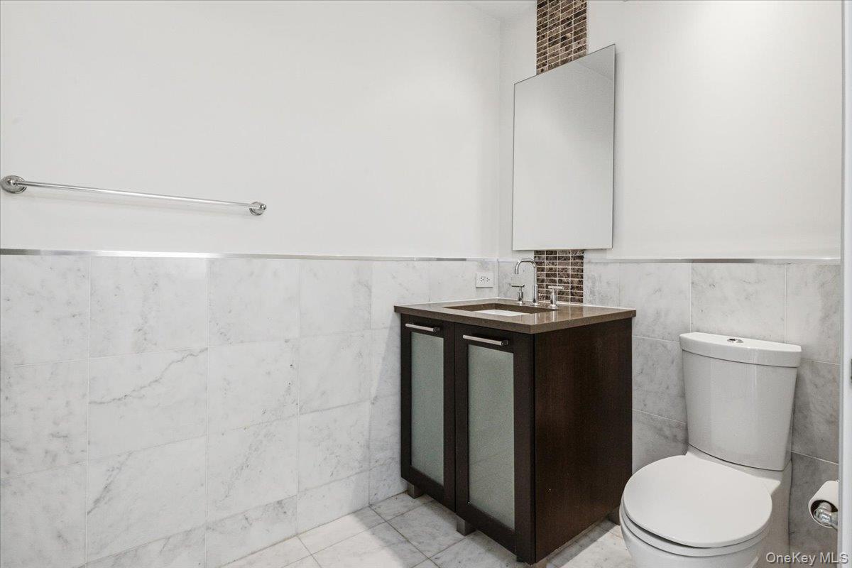 64-05 Yellowstone Boulevard, Unit PH504 photo 23