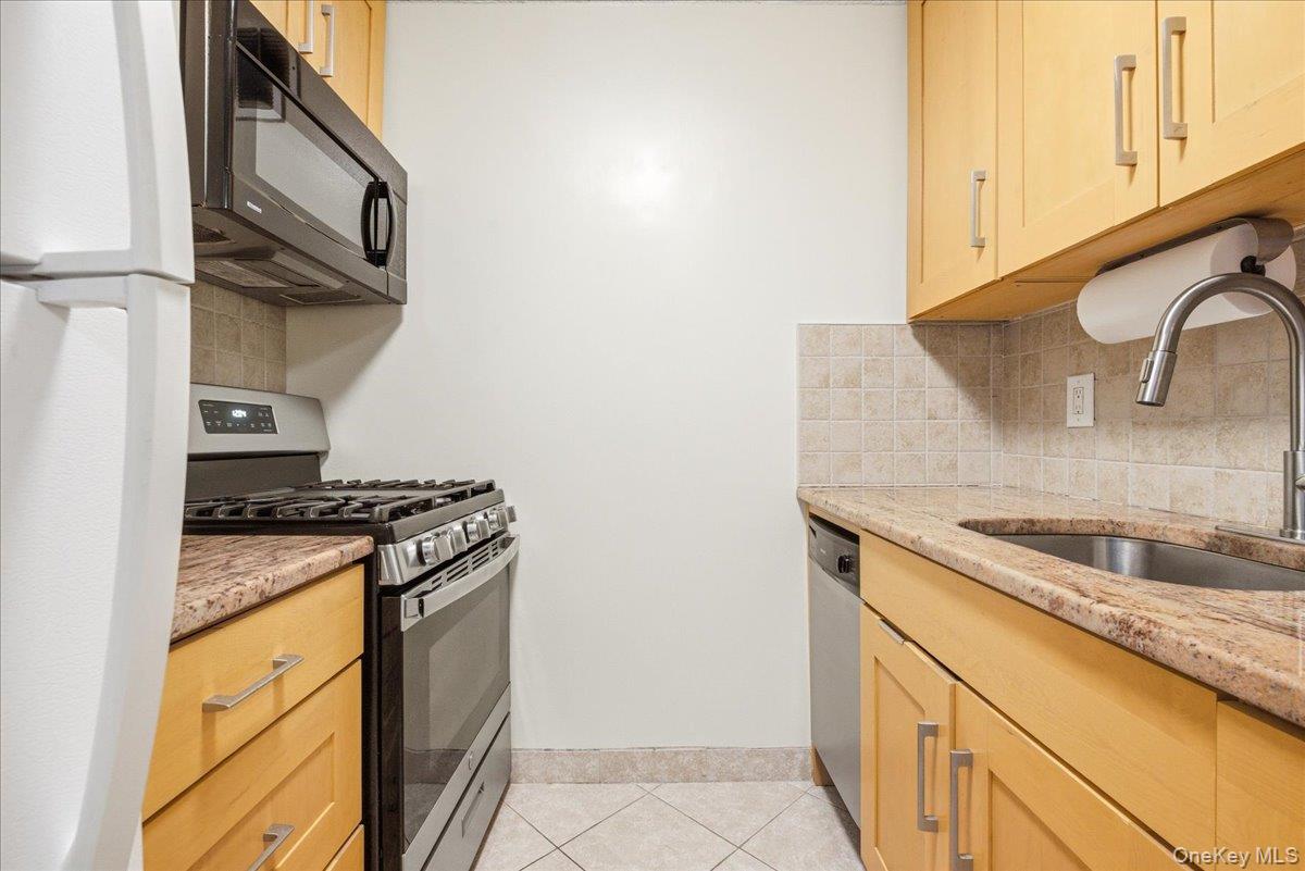 118-18 Union Turnpike, Unit 21E photo 8