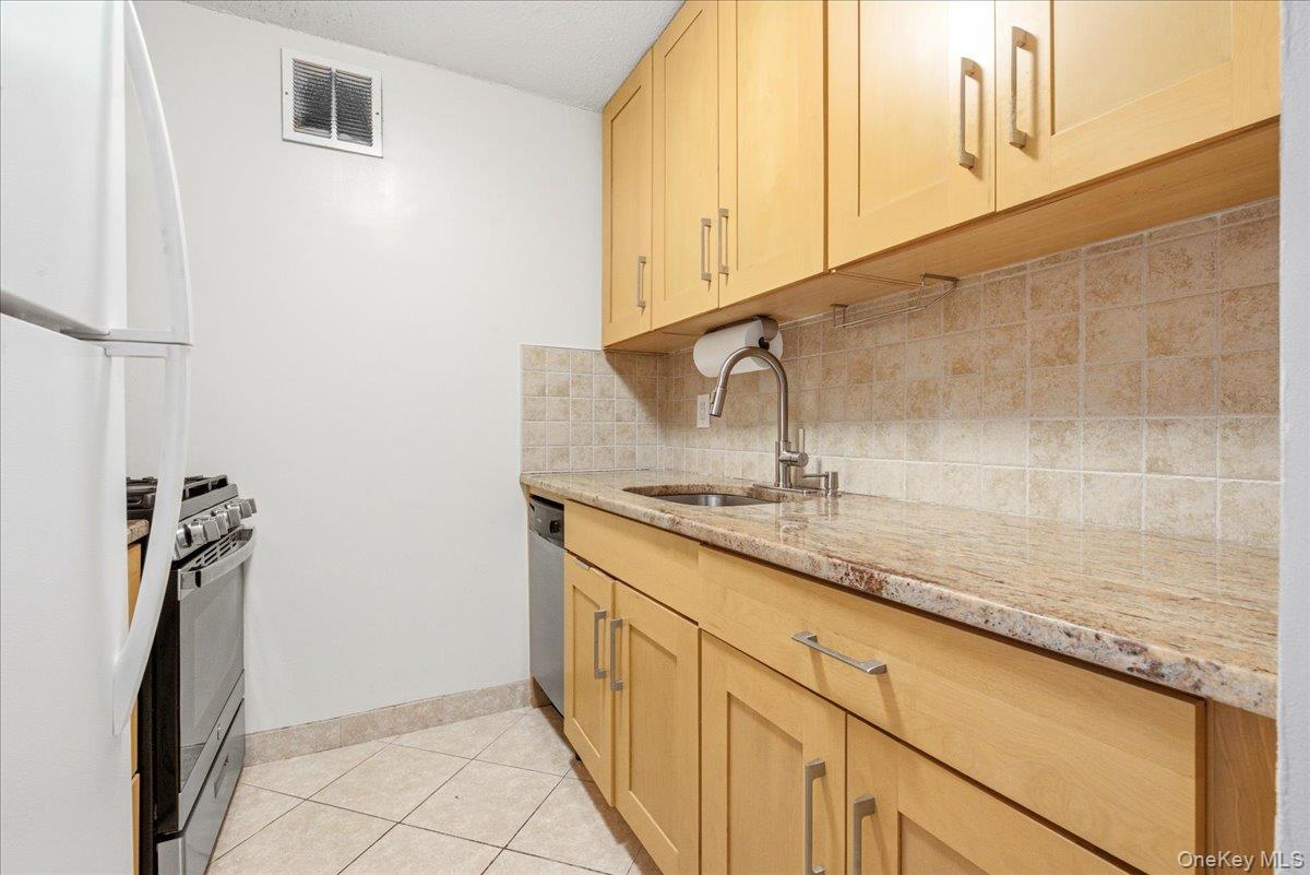 118-18 Union Turnpike, Unit 21E photo 7