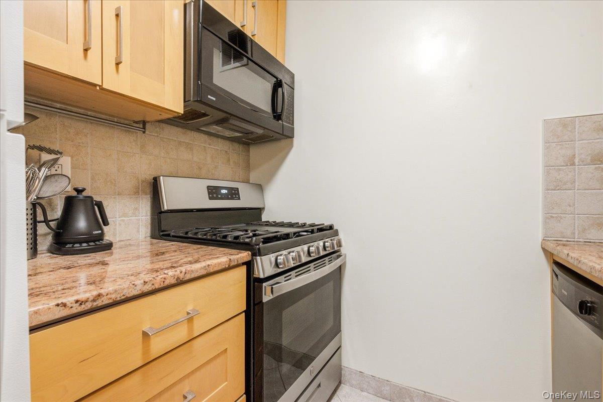 118-18 Union Turnpike, Unit 21E photo 9
