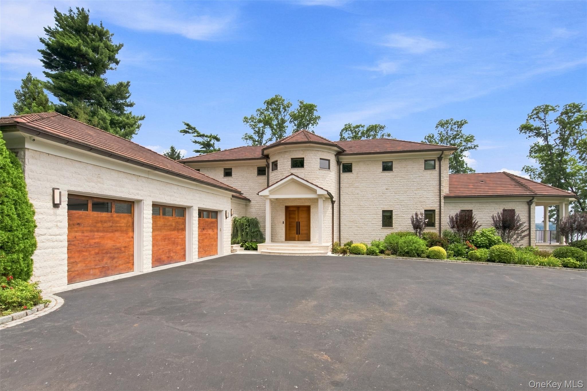 900 W Shore Road – For Sale photo 7