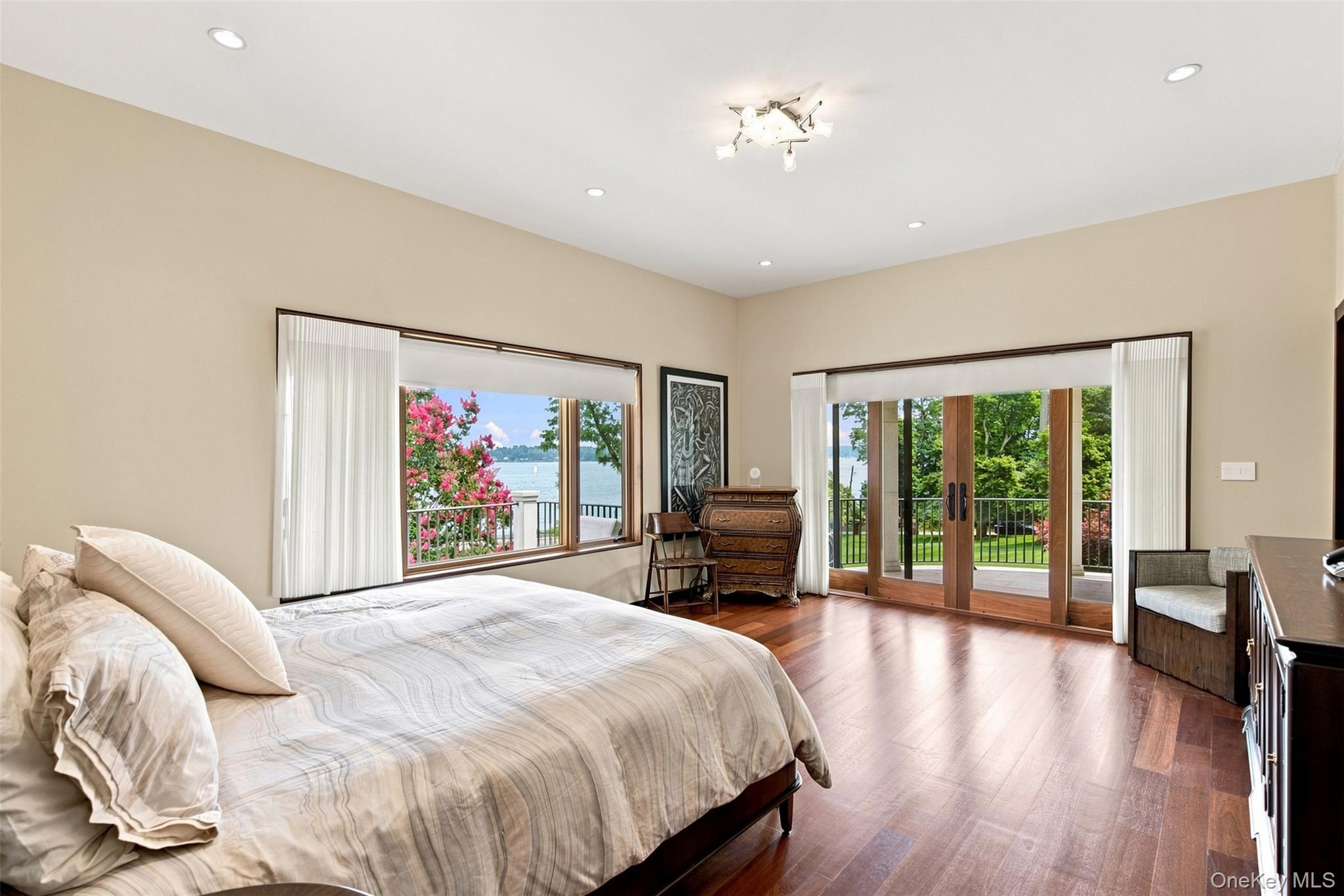 900 W Shore Road – For Sale photo 23