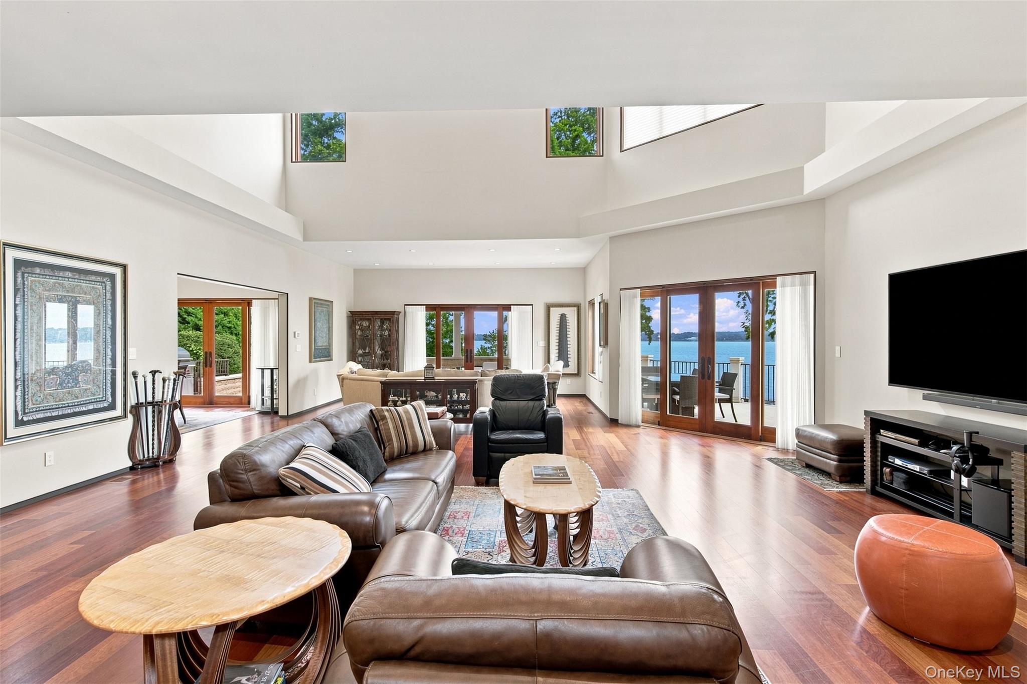 900 W Shore Road – For Sale photo 10