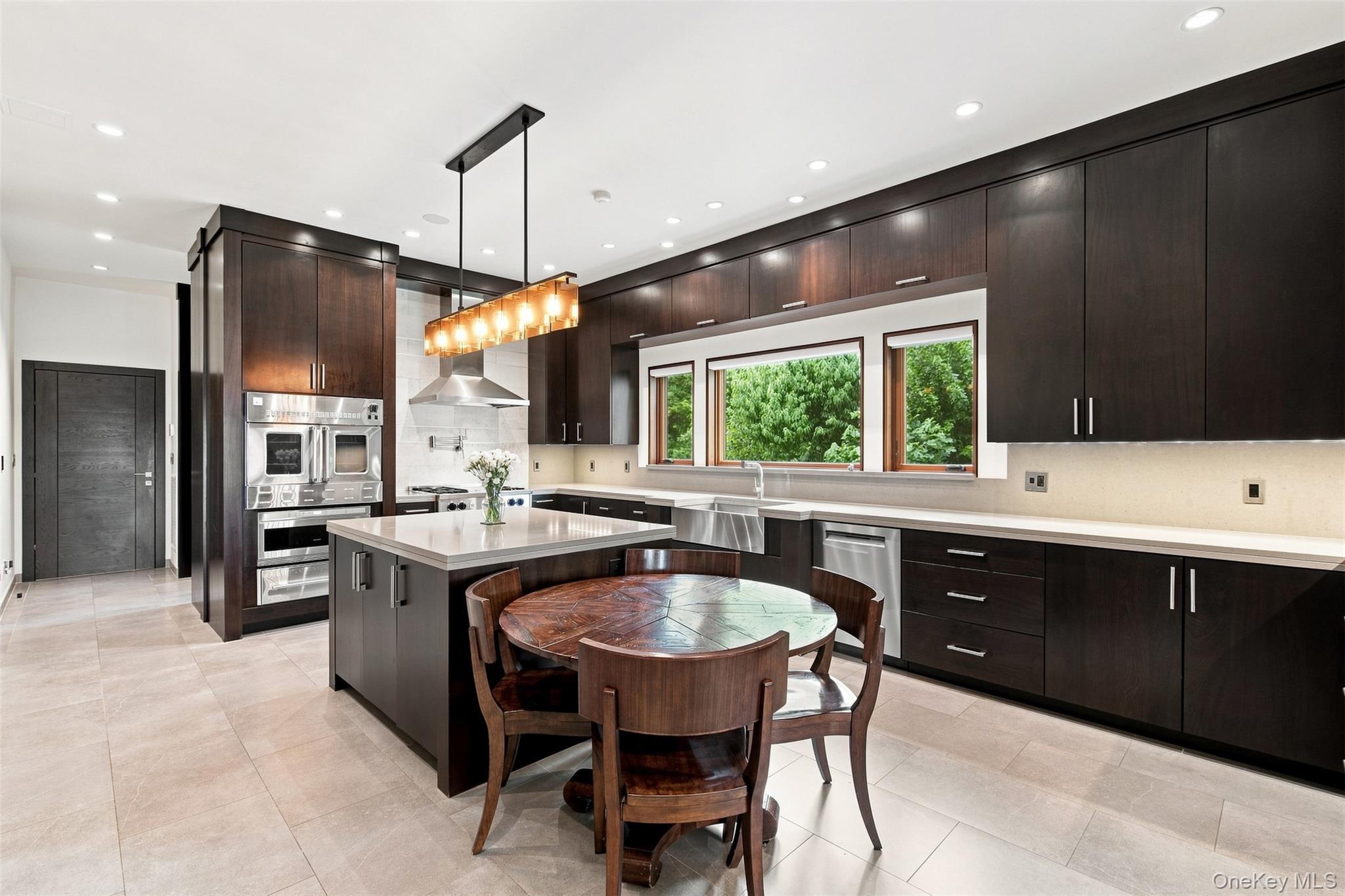 900 W Shore Road – For Sale photo 15