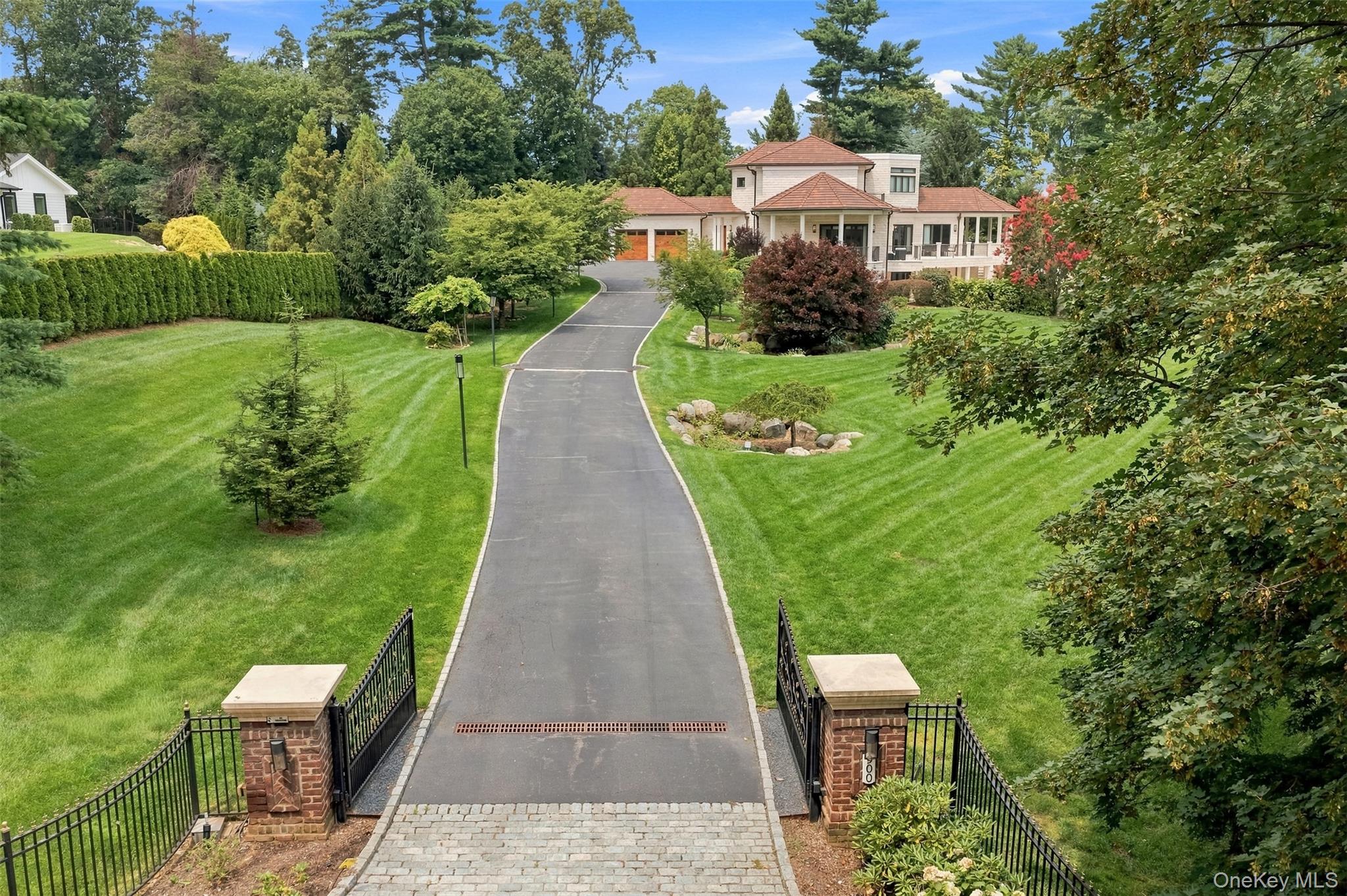 900 W Shore Road – For Sale photo 2