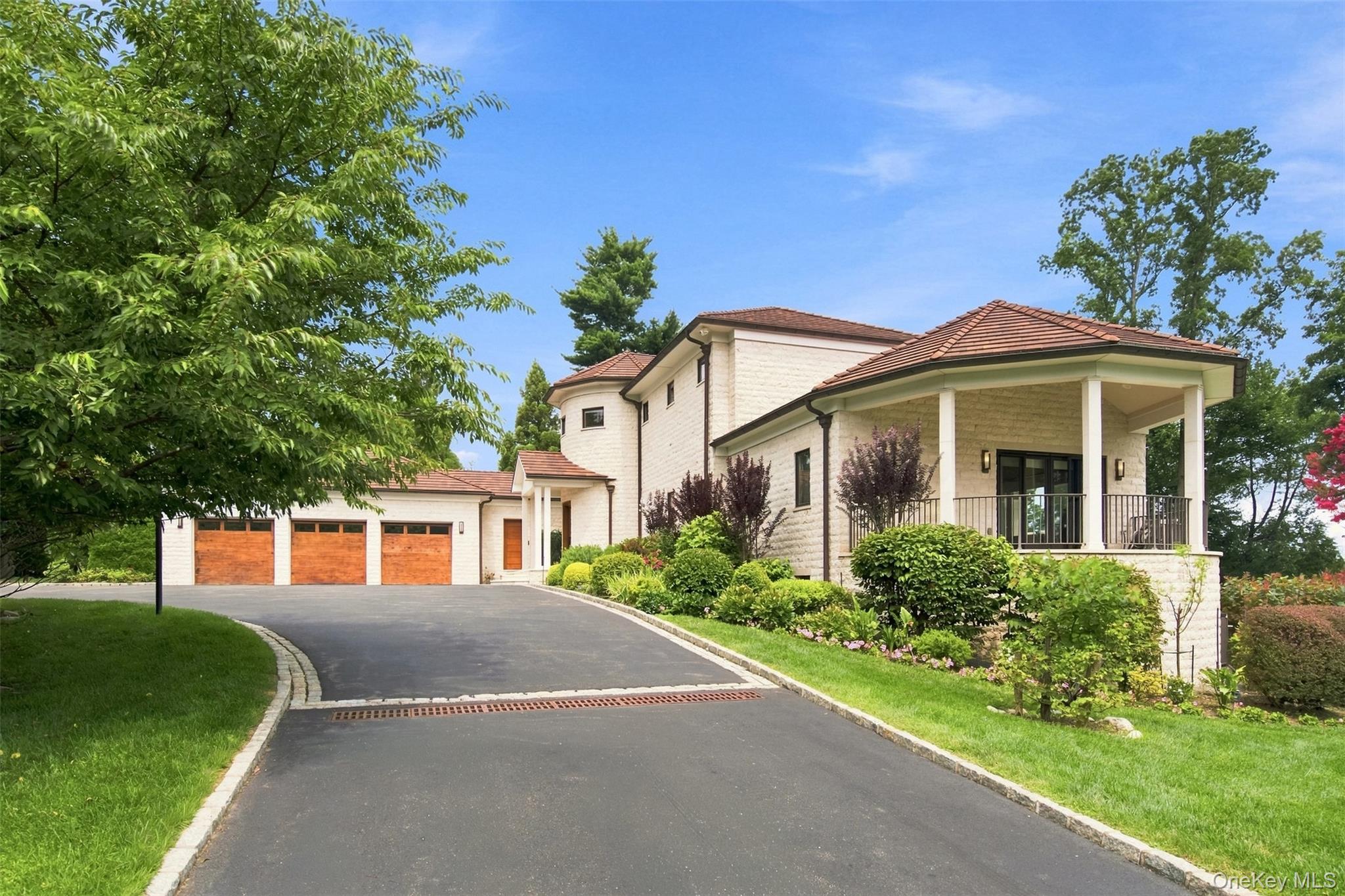 900 W Shore Road – For Sale photo 4