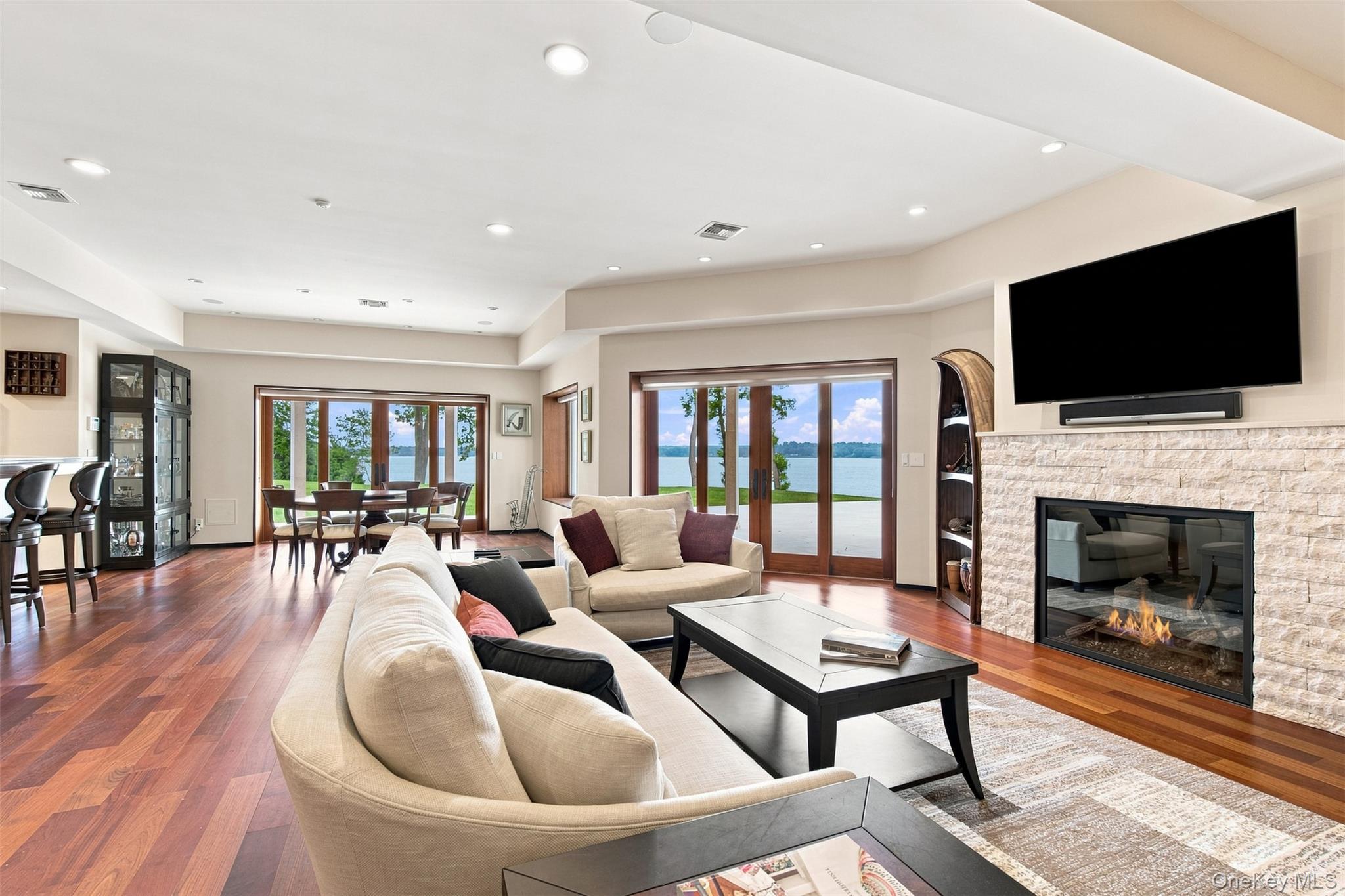 900 W Shore Road – For Sale photo 36