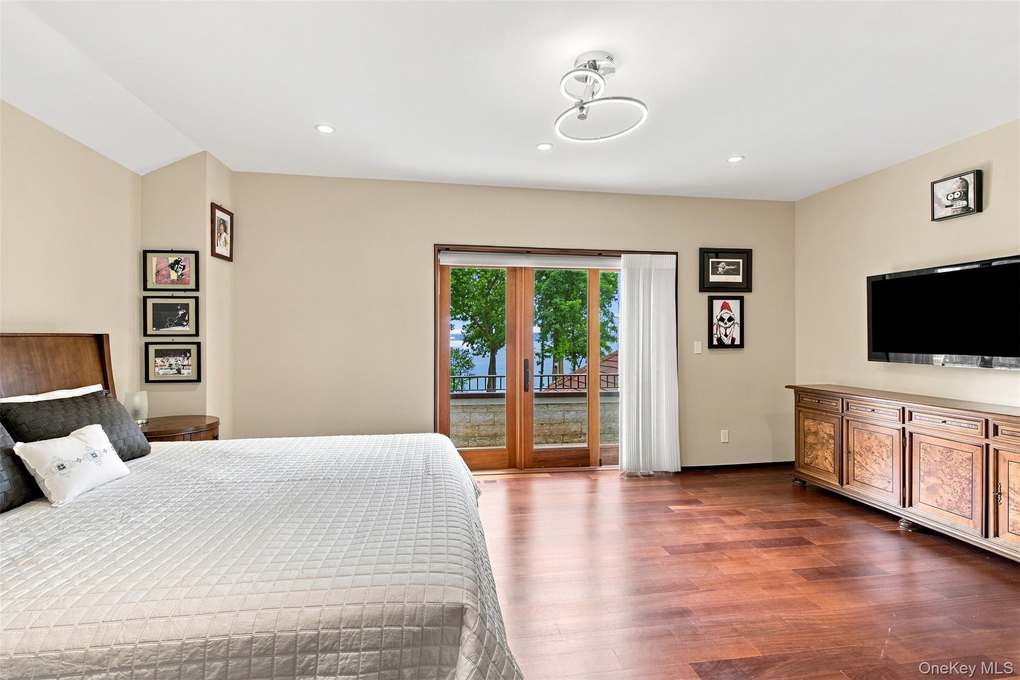 900 W Shore Road – For Sale photo 30
