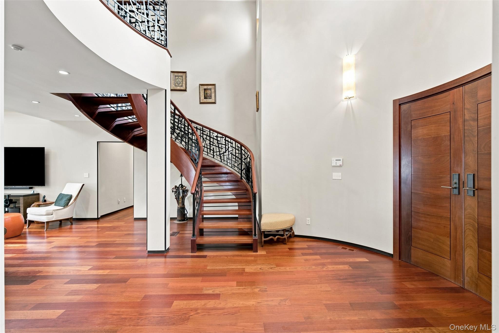 900 W Shore Road – For Sale photo 8