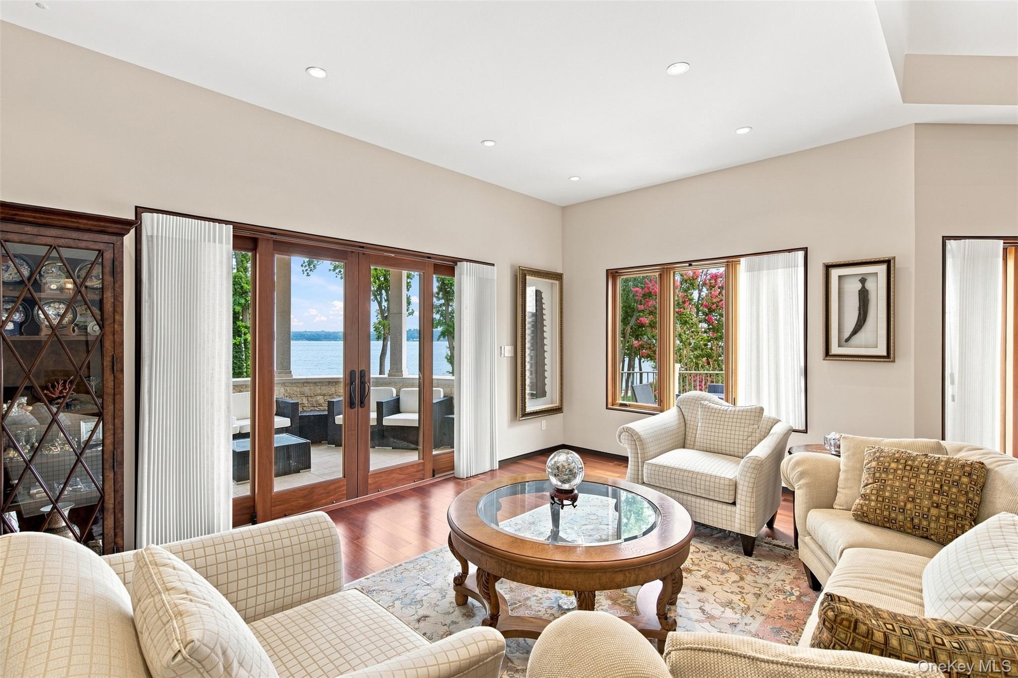 900 W Shore Road – For Sale photo 12