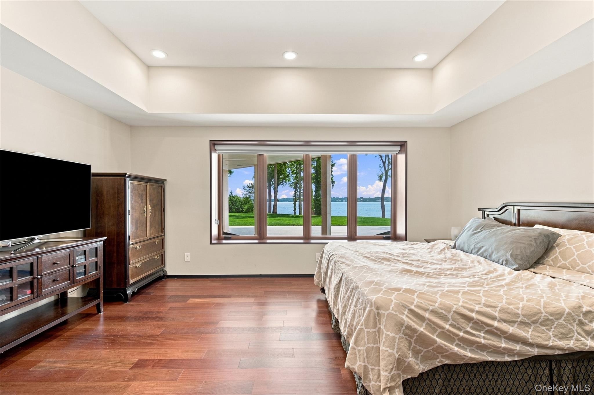 900 W Shore Road – For Sale photo 40