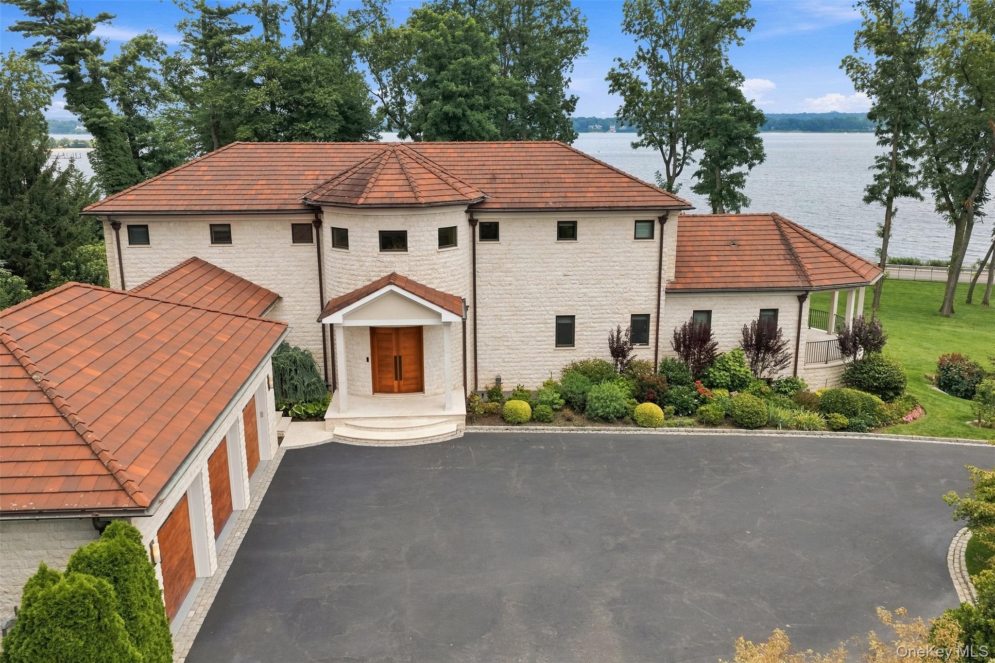 900 W Shore Road – For Sale photo 3