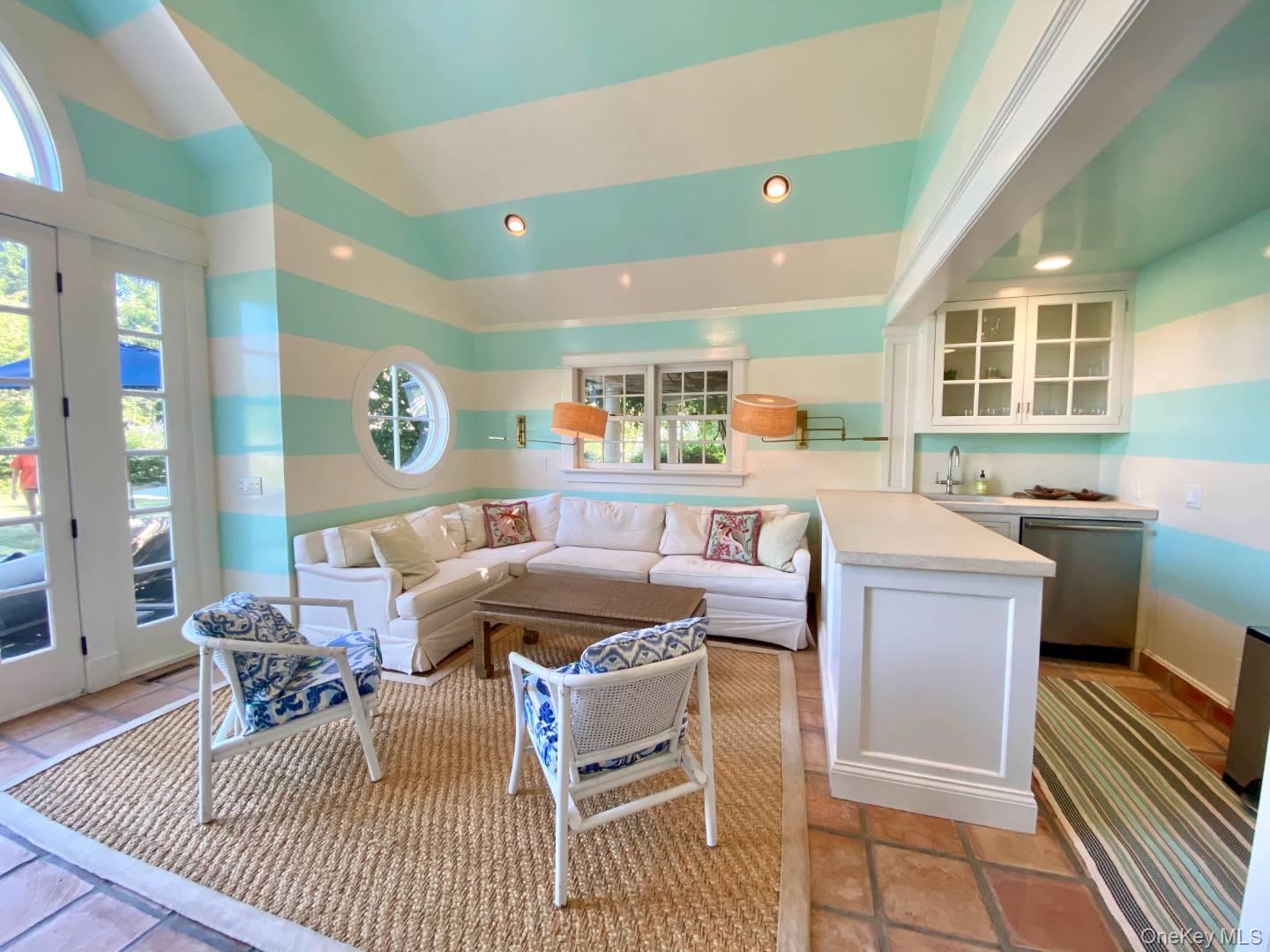 20 Quogue Street – For Rent photo 32