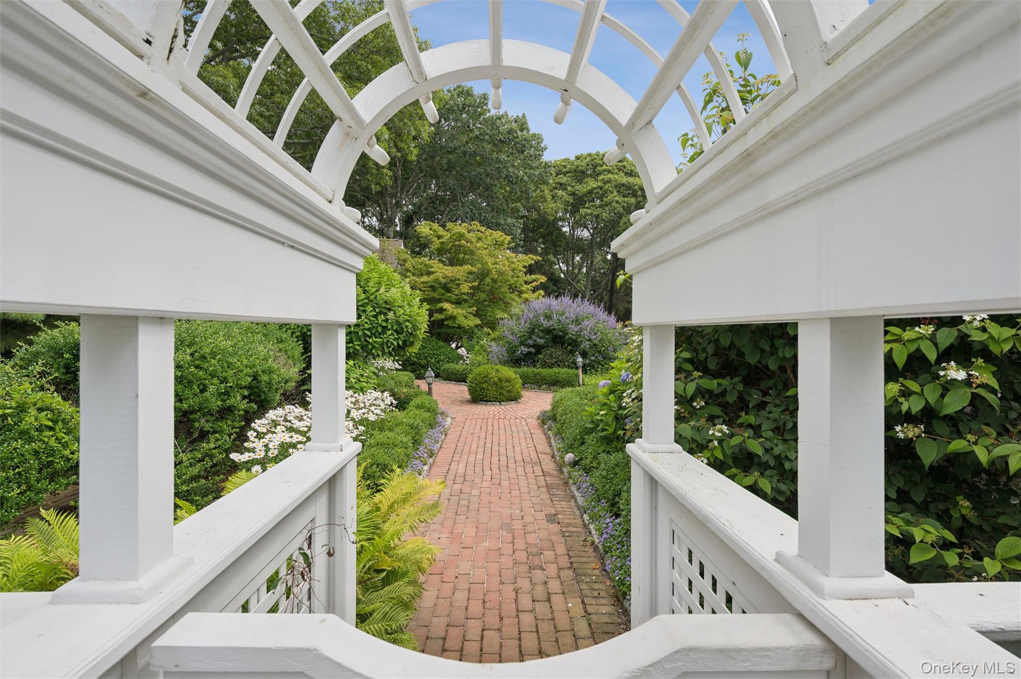 20 Quogue Street – For Rent photo 19
