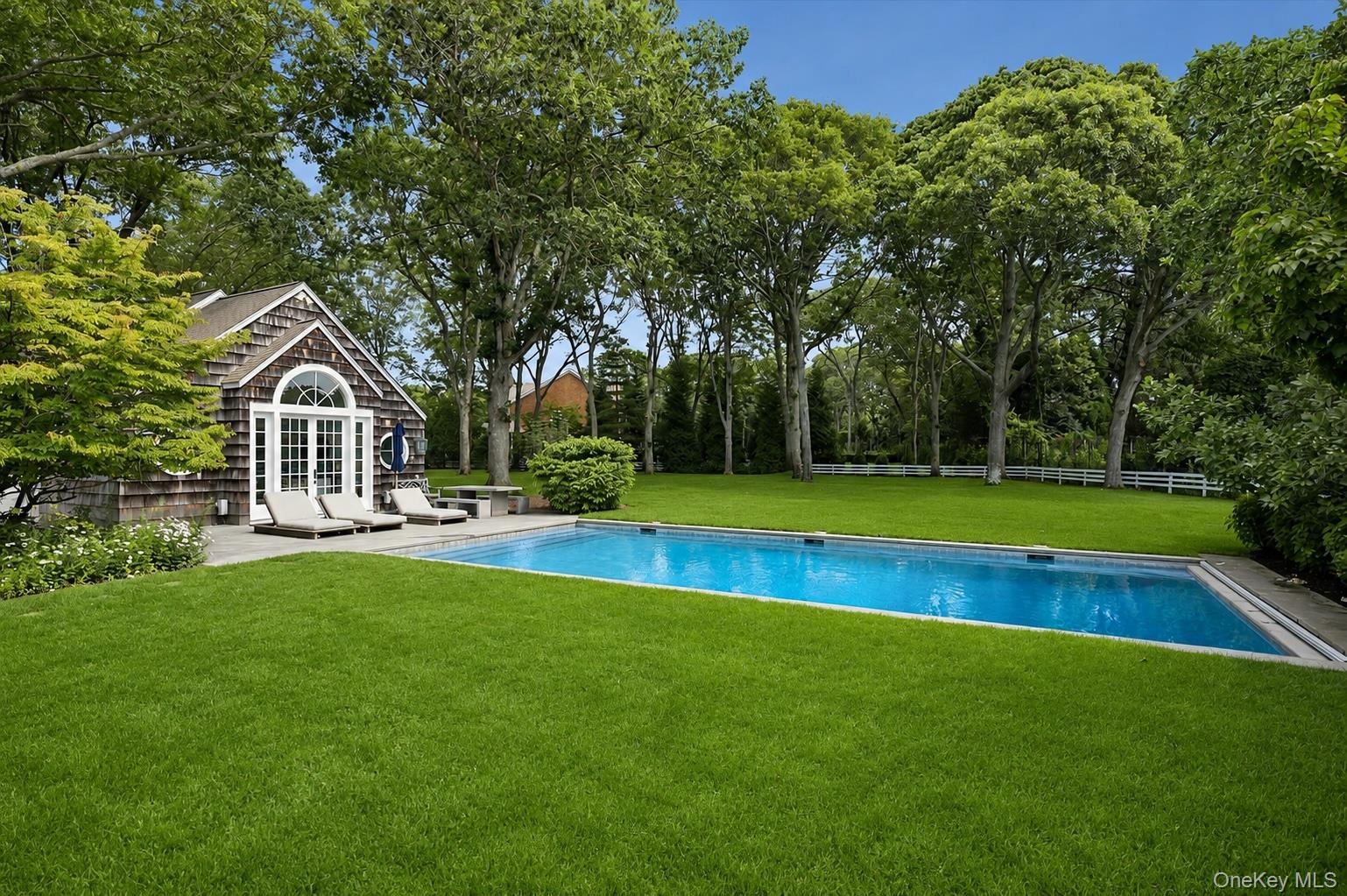 20 Quogue Street – For Rent photo 4