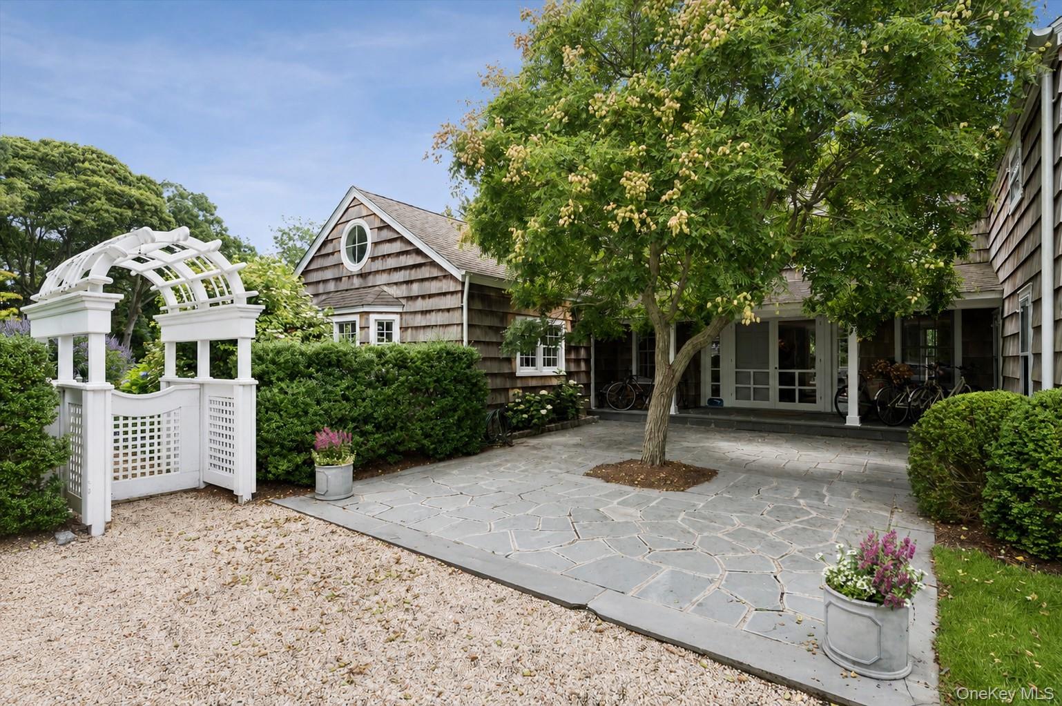 20 Quogue Street – For Rent photo 2