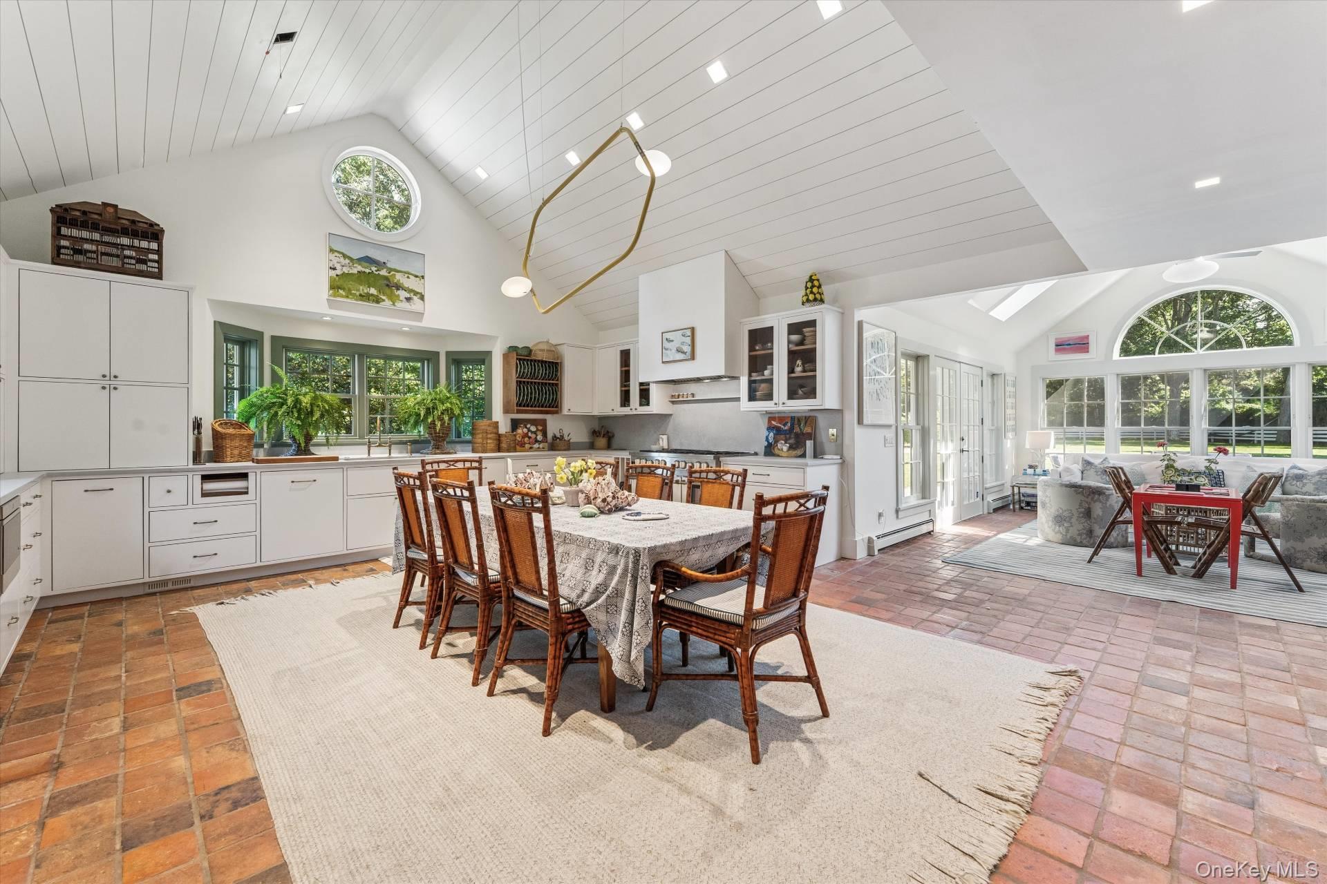 20 Quogue Street – For Rent photo 6