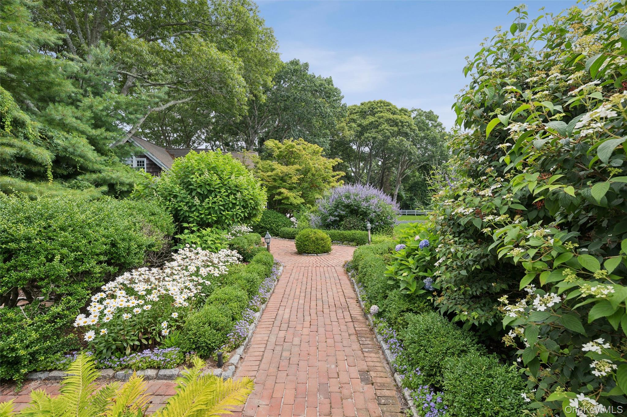 20 Quogue Street – For Rent photo 15