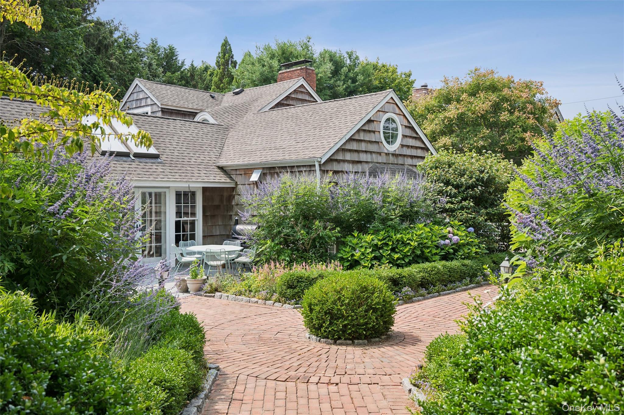 20 Quogue Street – For Rent photo 12