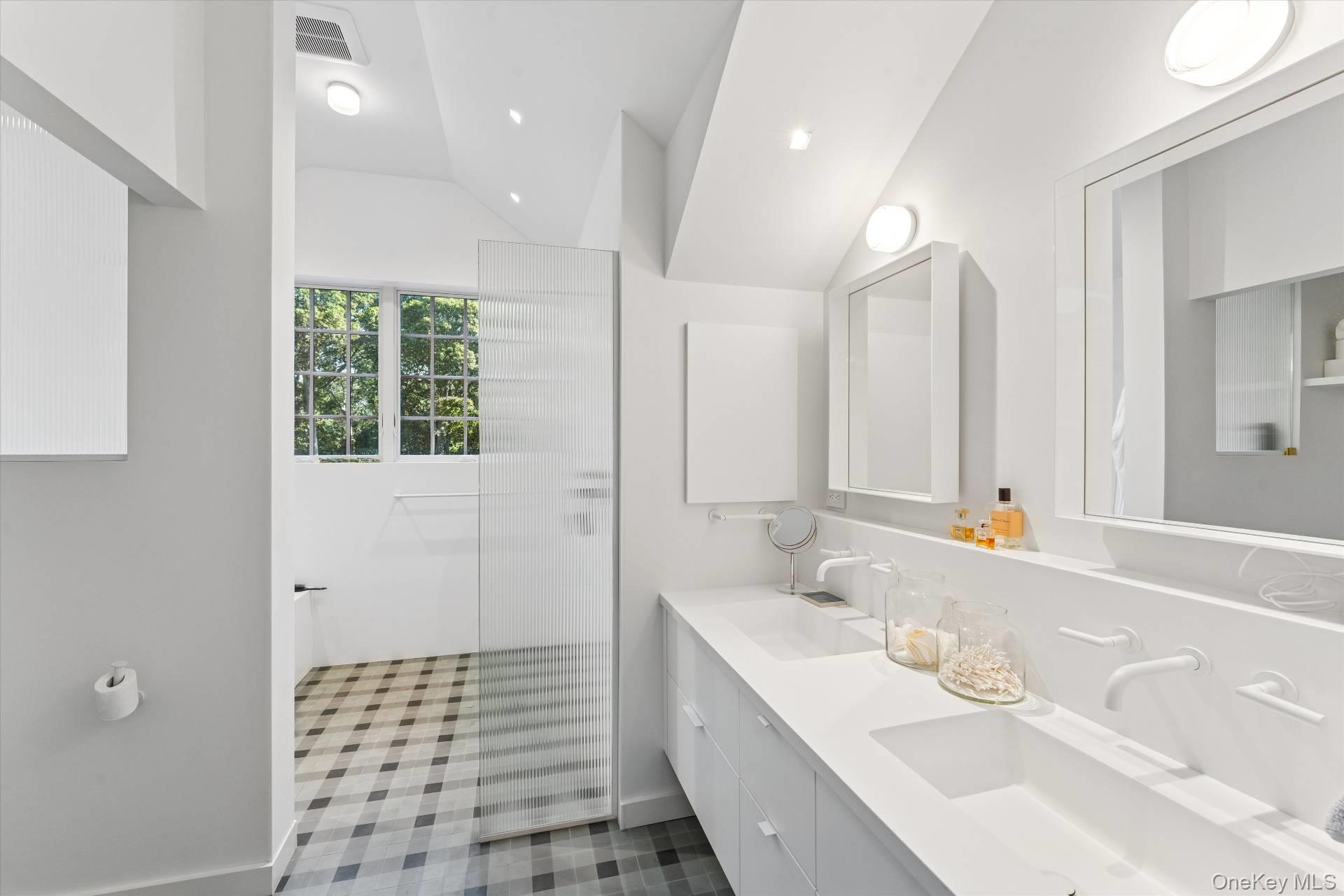 20 Quogue Street – For Rent photo 26