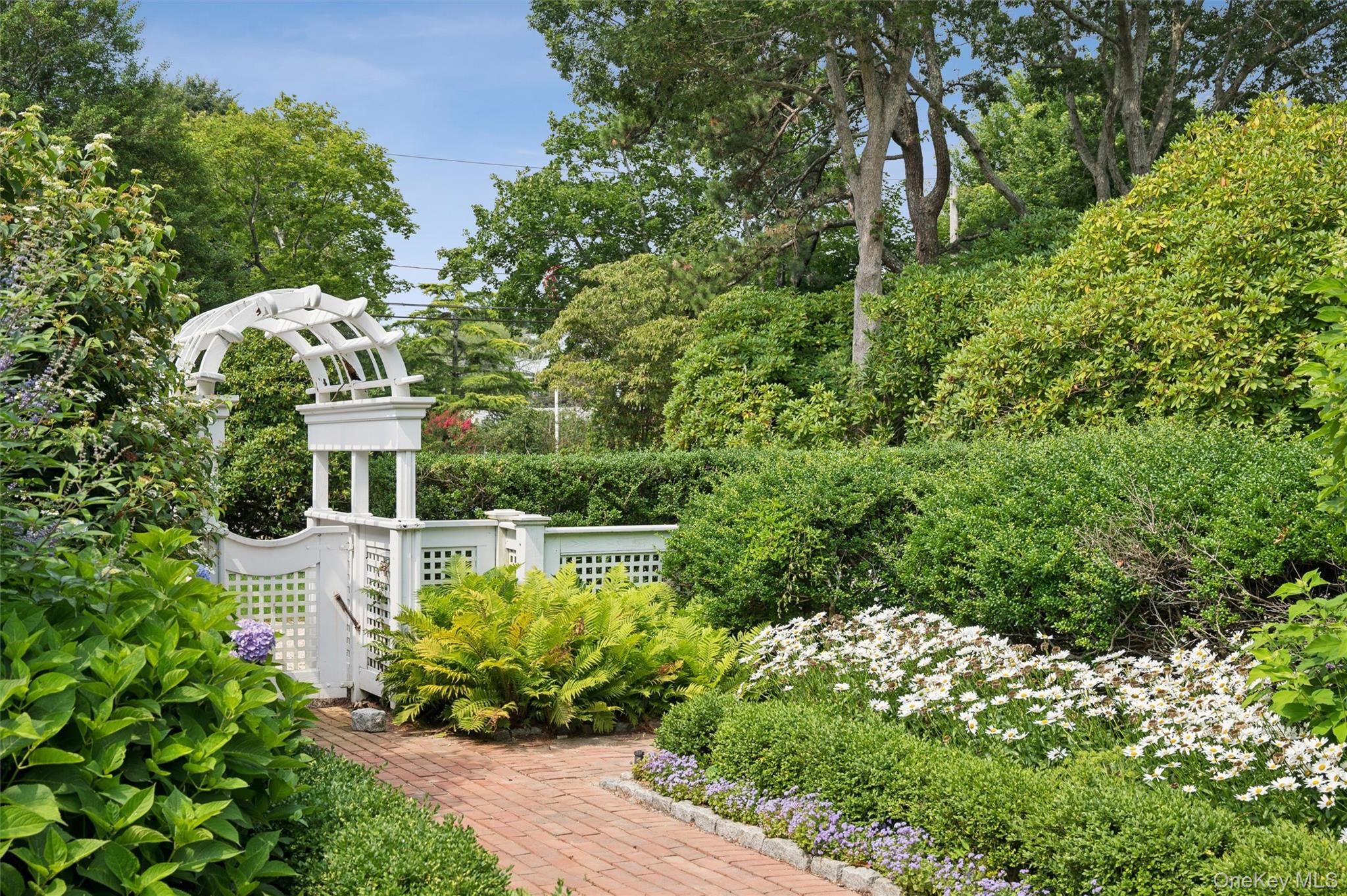 20 Quogue Street – For Rent photo 16