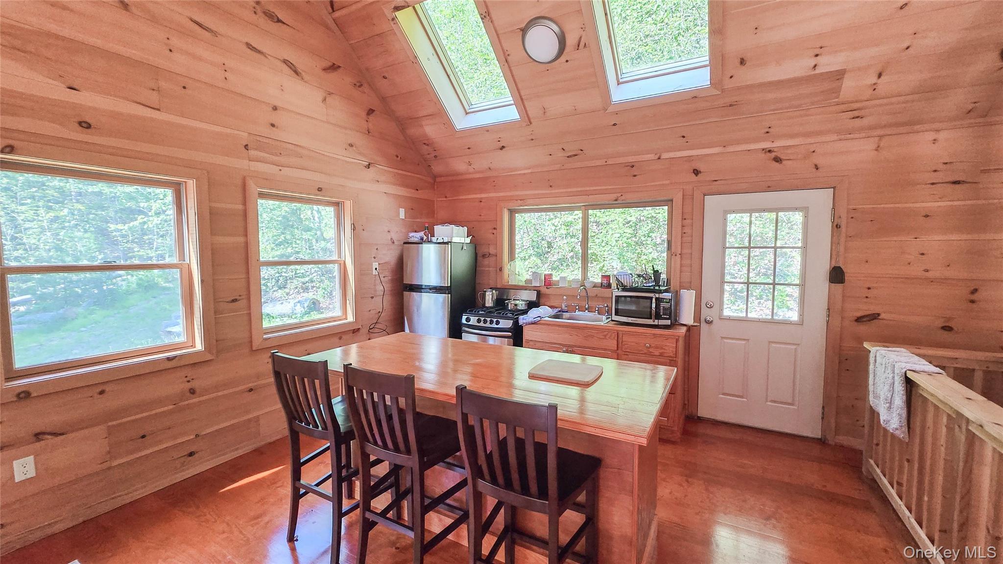 225 Hatchery Road – For Sale photo 3