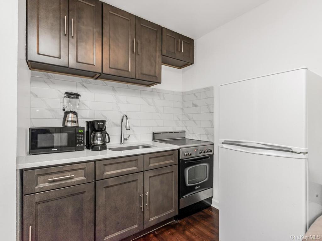 206-208 Balcom Avenue – For Sale photo 8