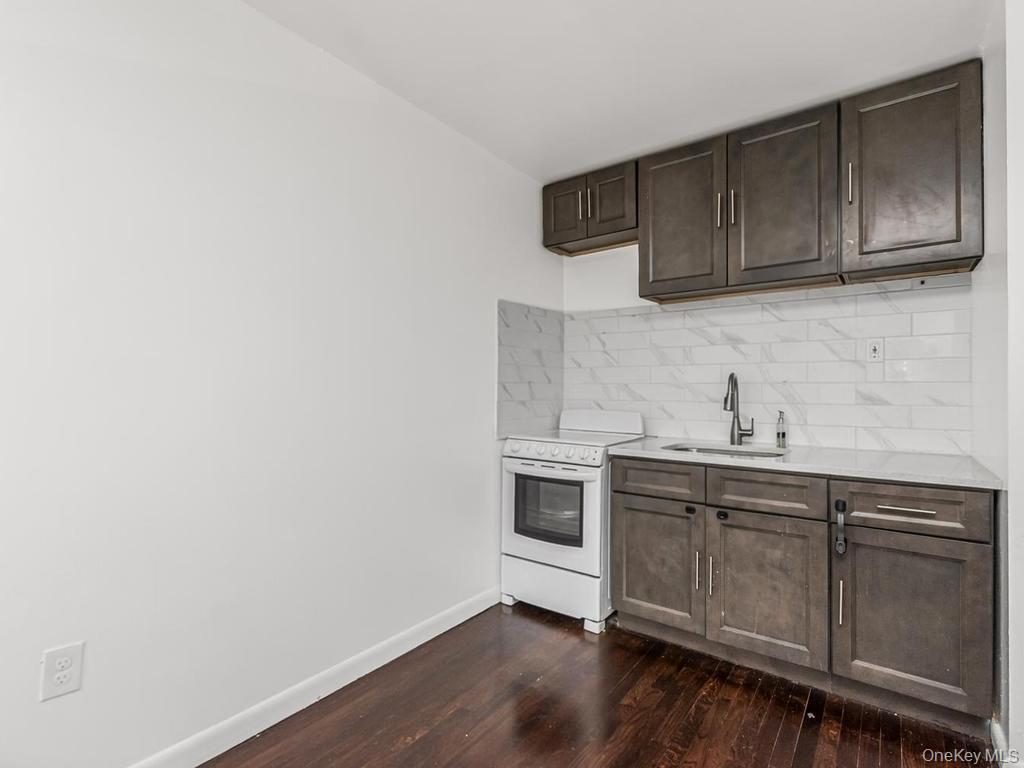 206-208 Balcom Avenue – For Sale photo 11