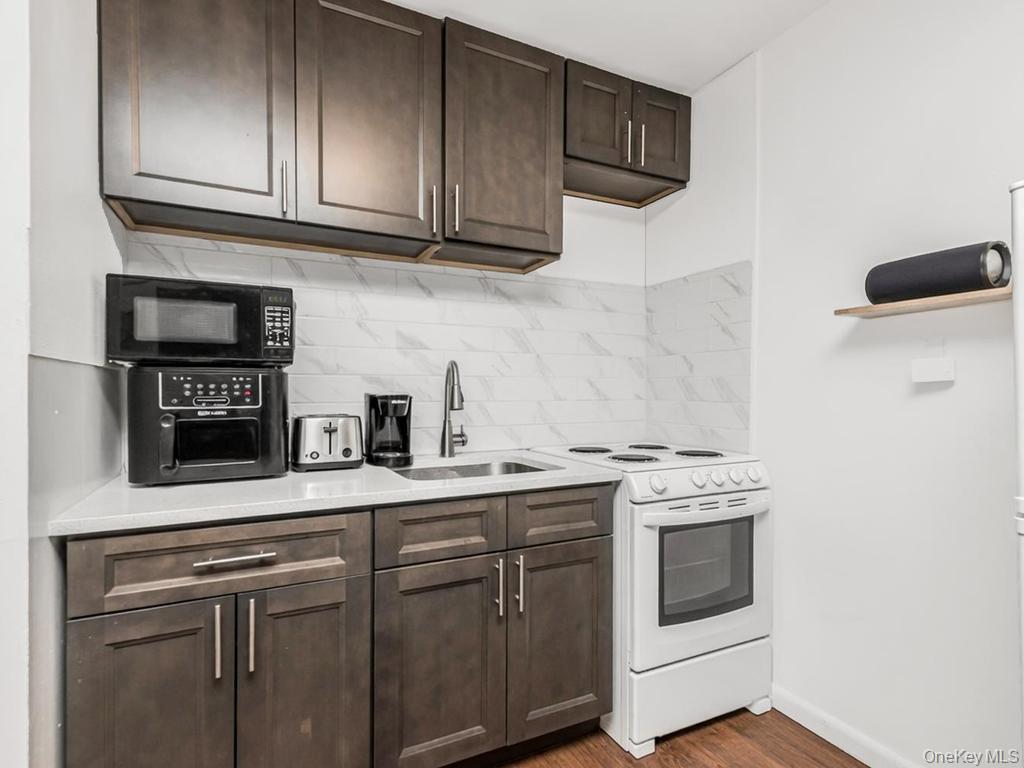 206-208 Balcom Avenue – For Sale photo 3
