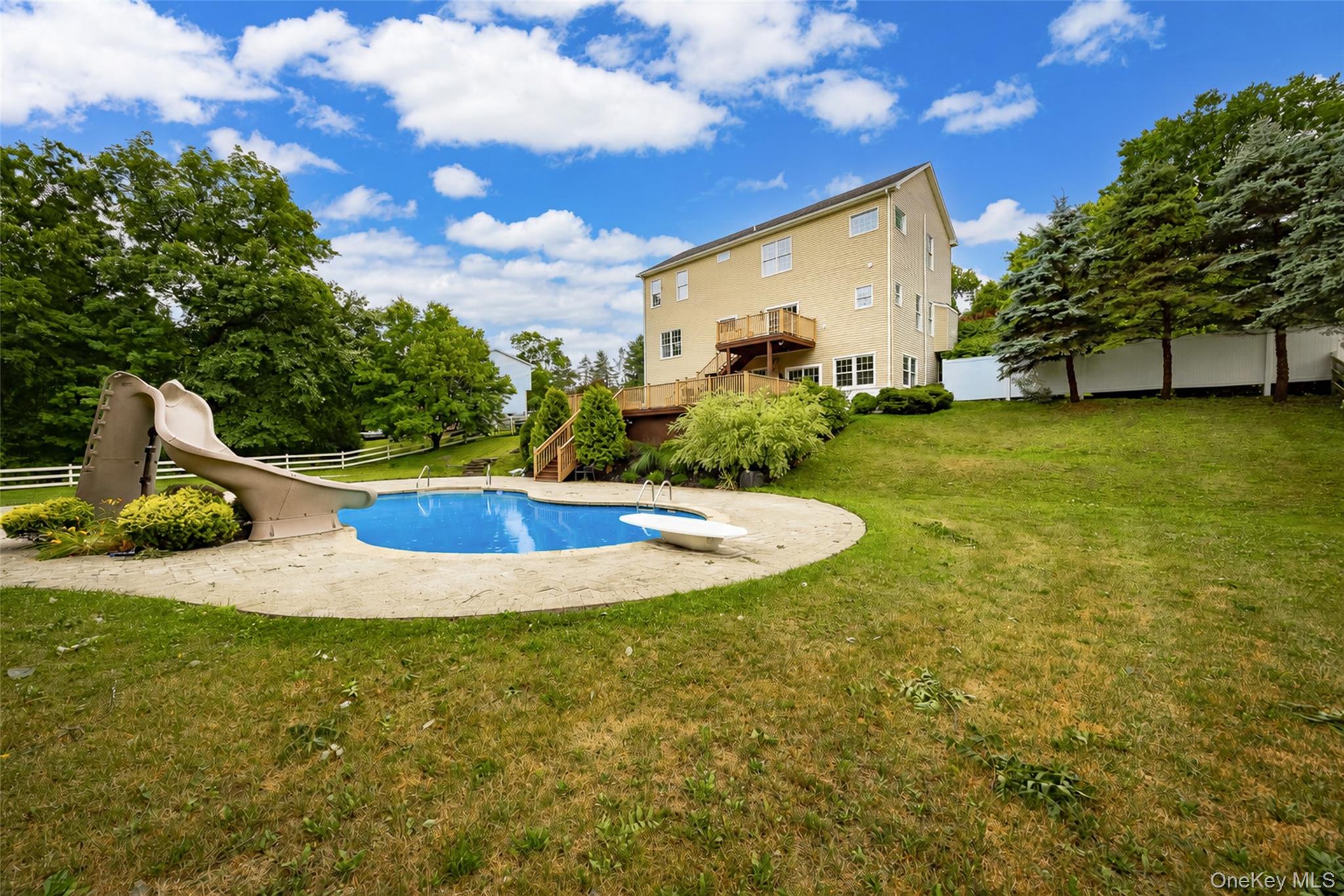 7 Fox Run – For Sale photo 3