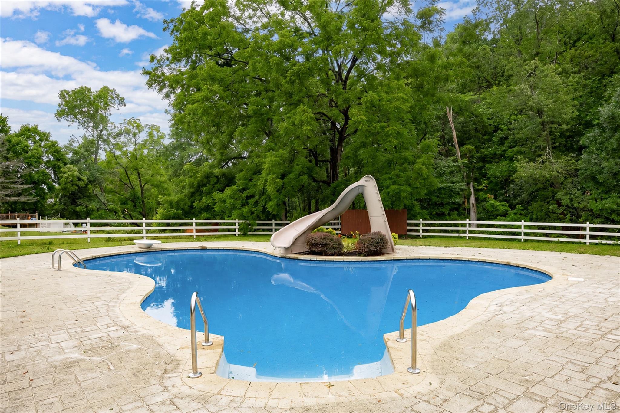 7 Fox Run – For Sale photo 4