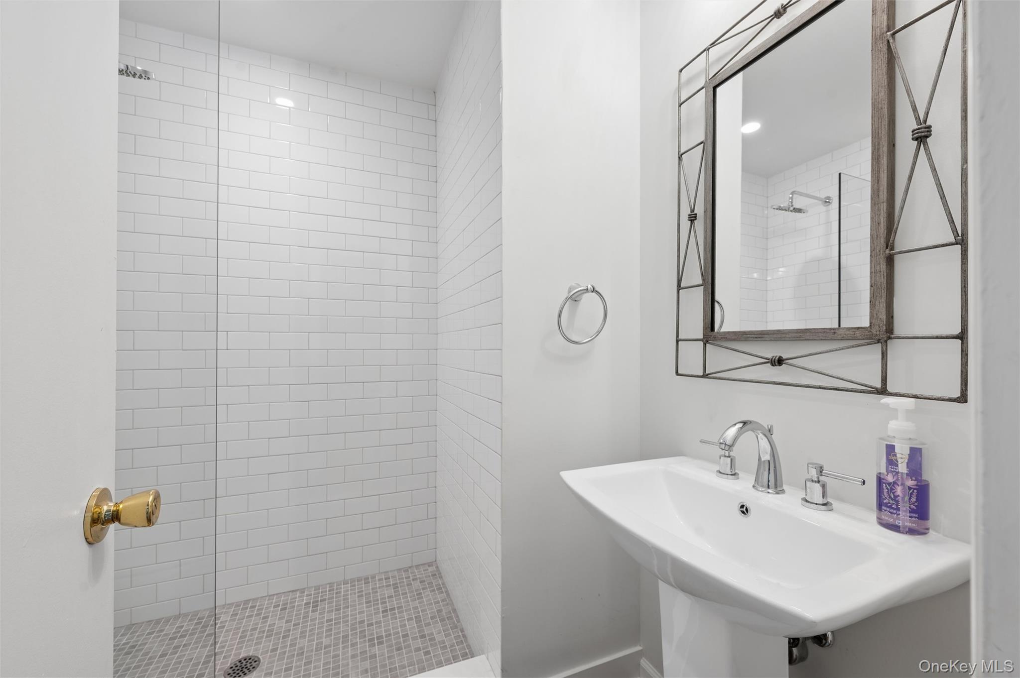 13 Buttercup Lane – For Rent photo 24