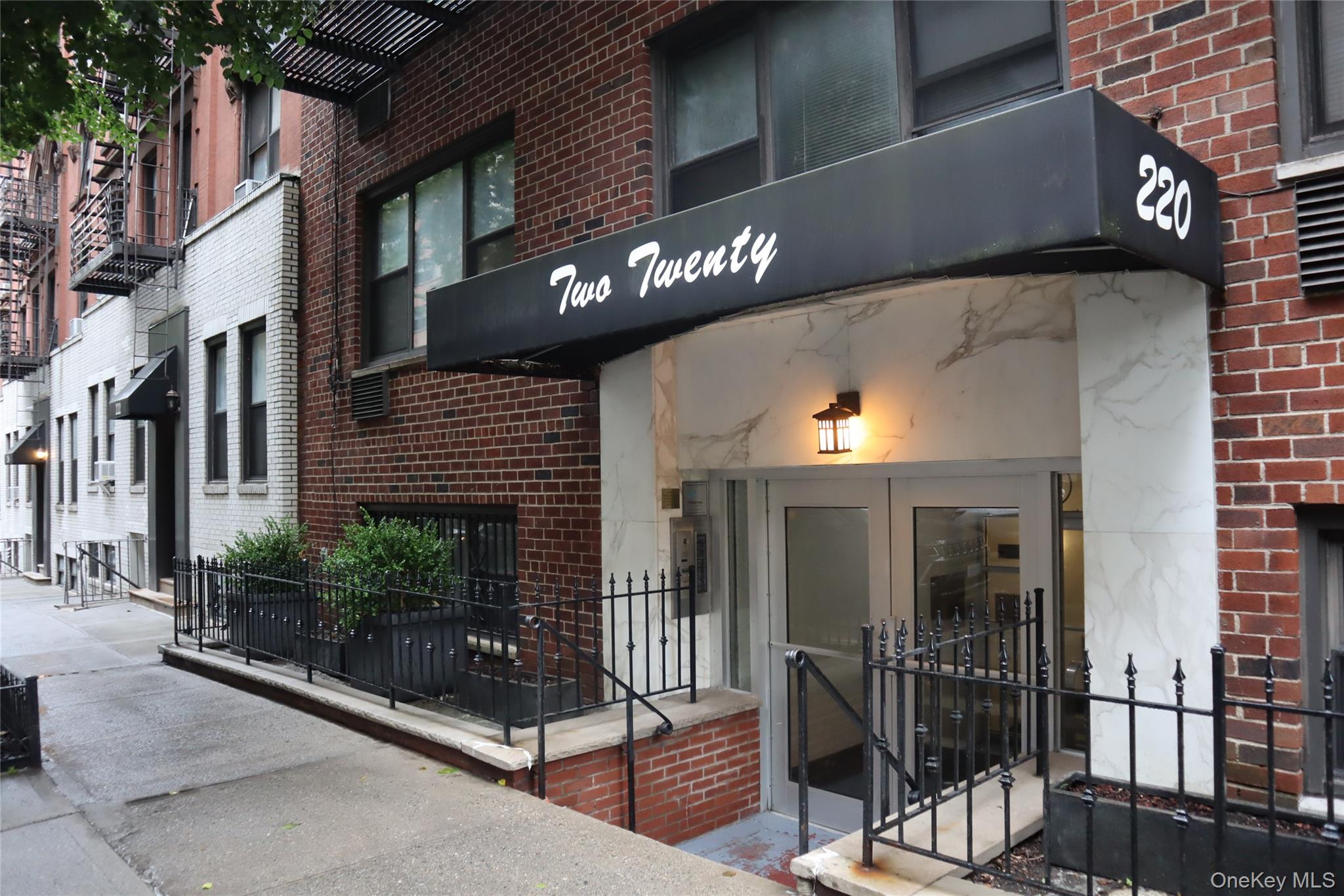 220 E 87th Street, Unit 4D