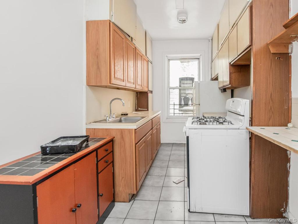 2081 Cruger Avenue, Unit 4C photo 3