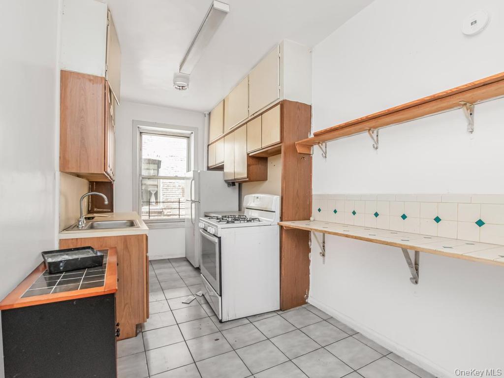 2081 Cruger Avenue, Unit 4C photo 2