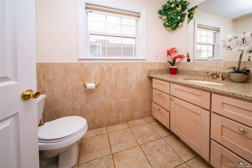 66 Maple Street, Unit A photo 18