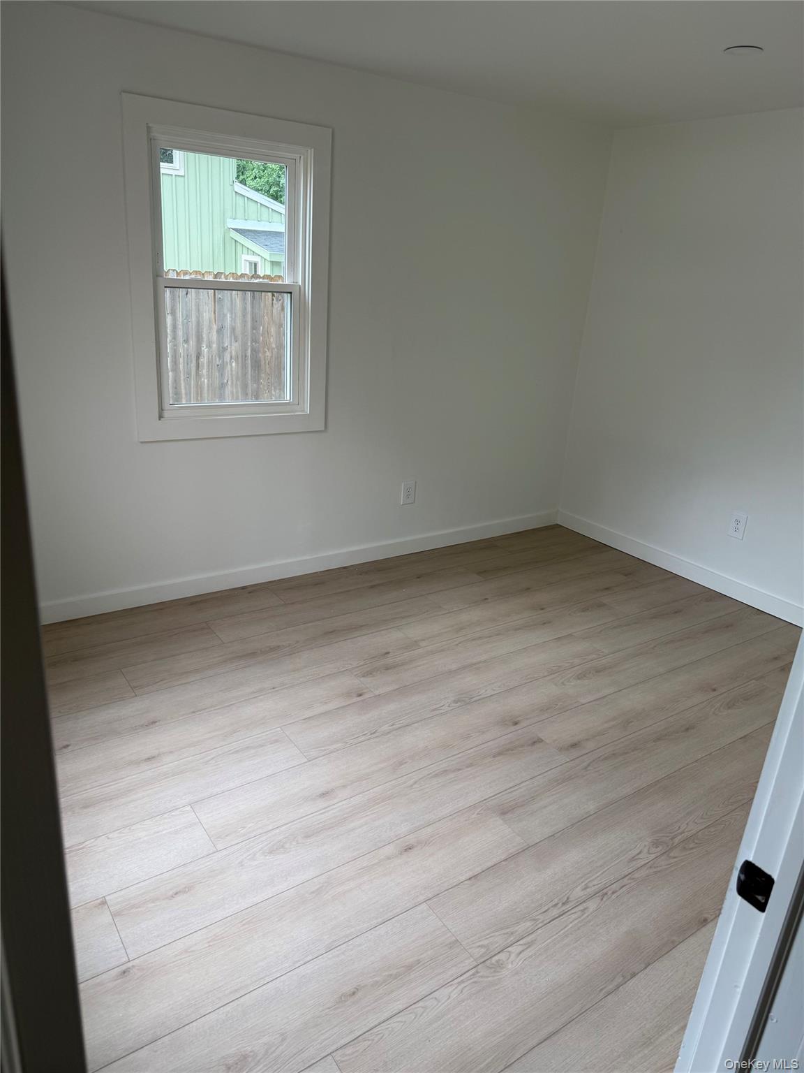 29 Thompson Street – For Rent photo 2