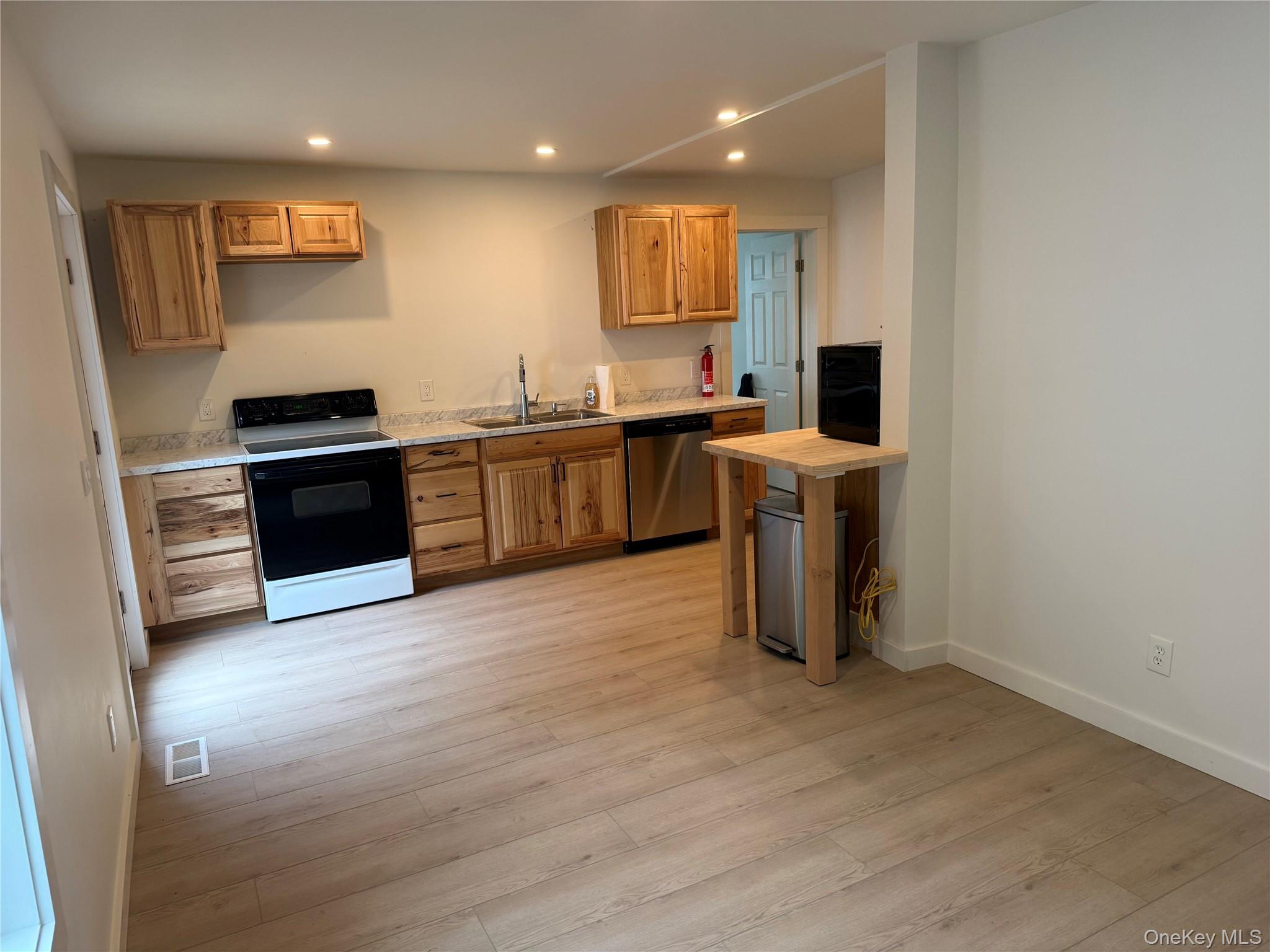 29 Thompson Street – For Rent photo 5