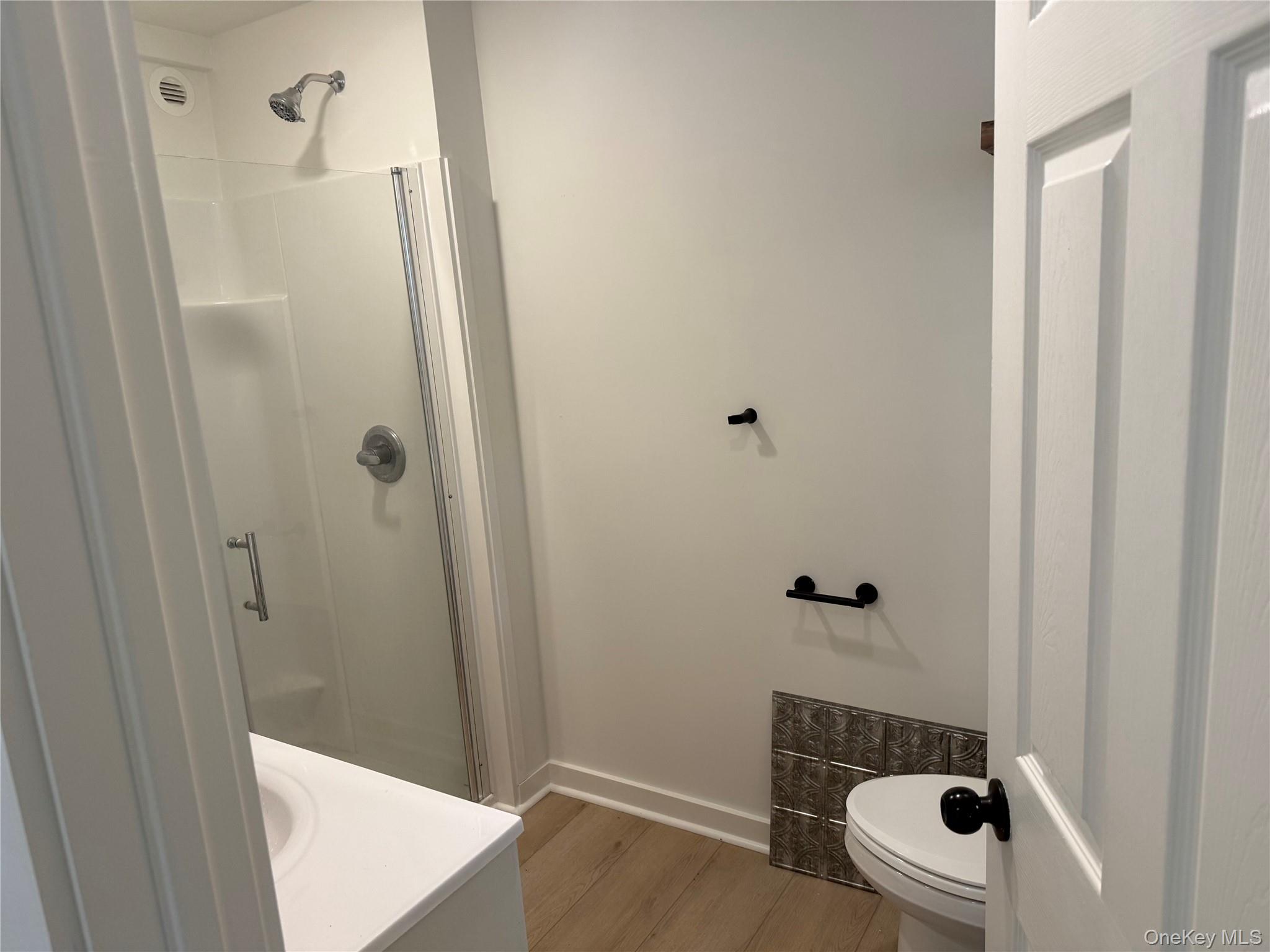 29 Thompson Street – For Rent photo 9
