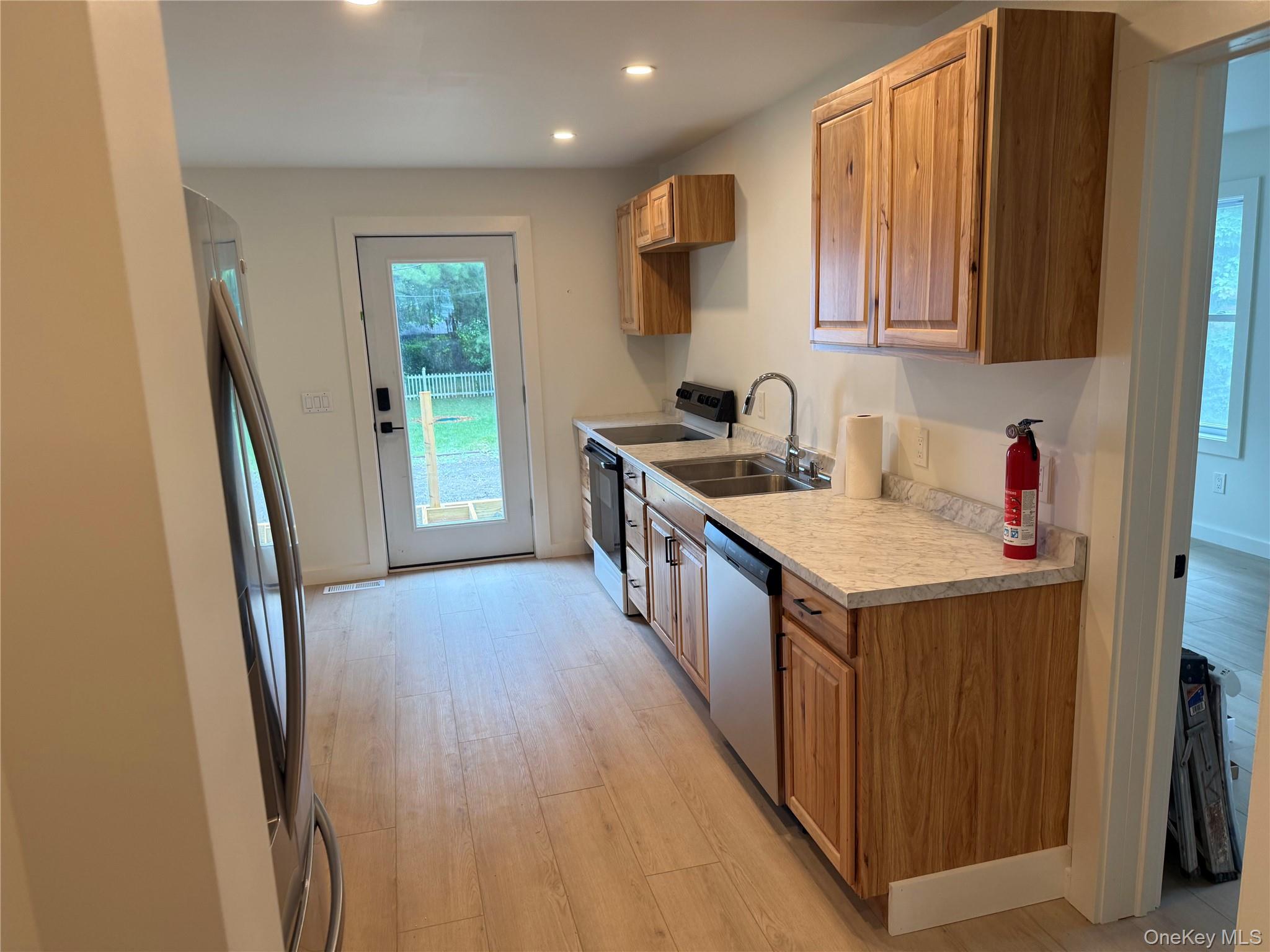 29 Thompson Street – For Rent photo 4